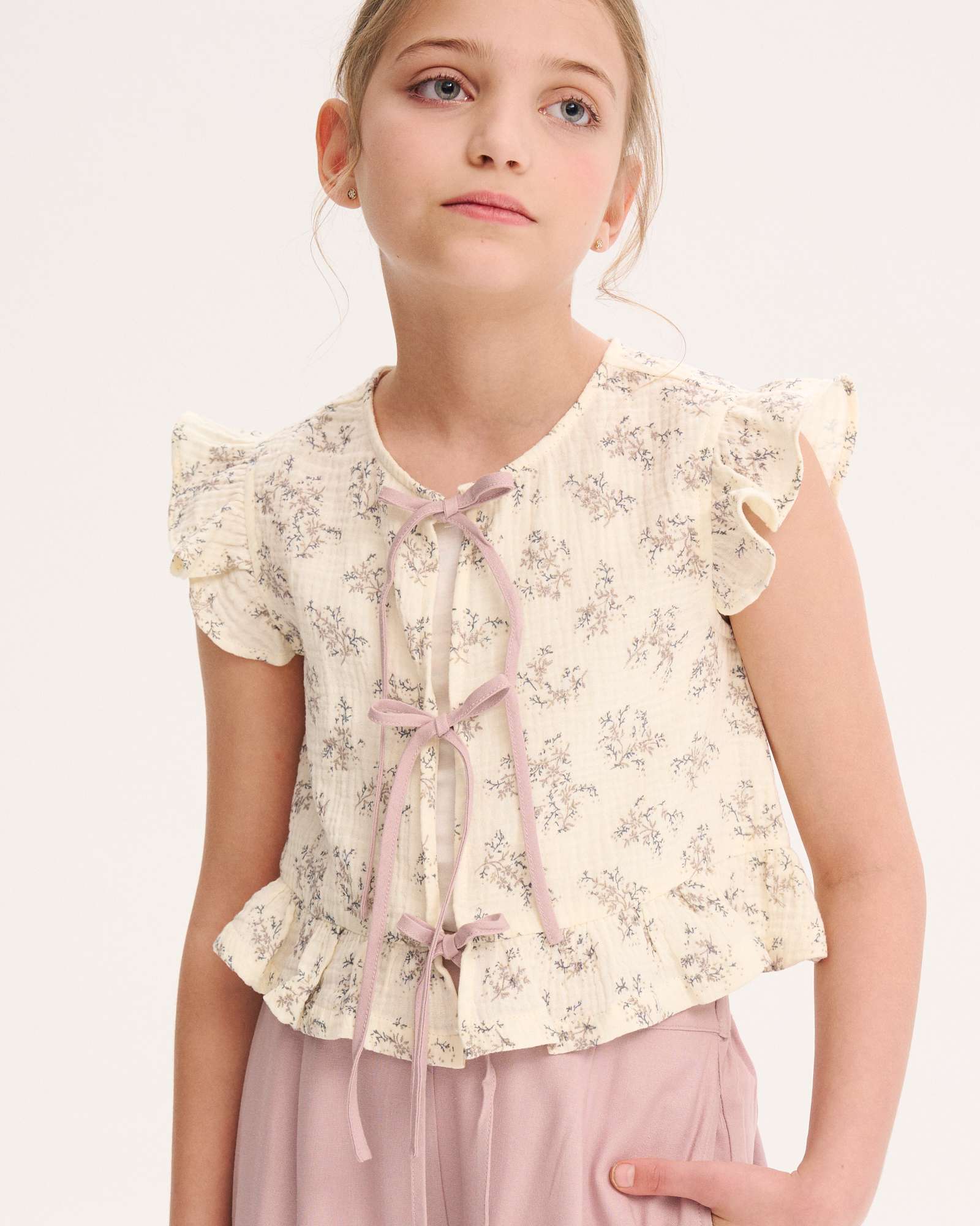 Blusa Infantil de Flores e Detalhe de Laços Dadati Natural-3