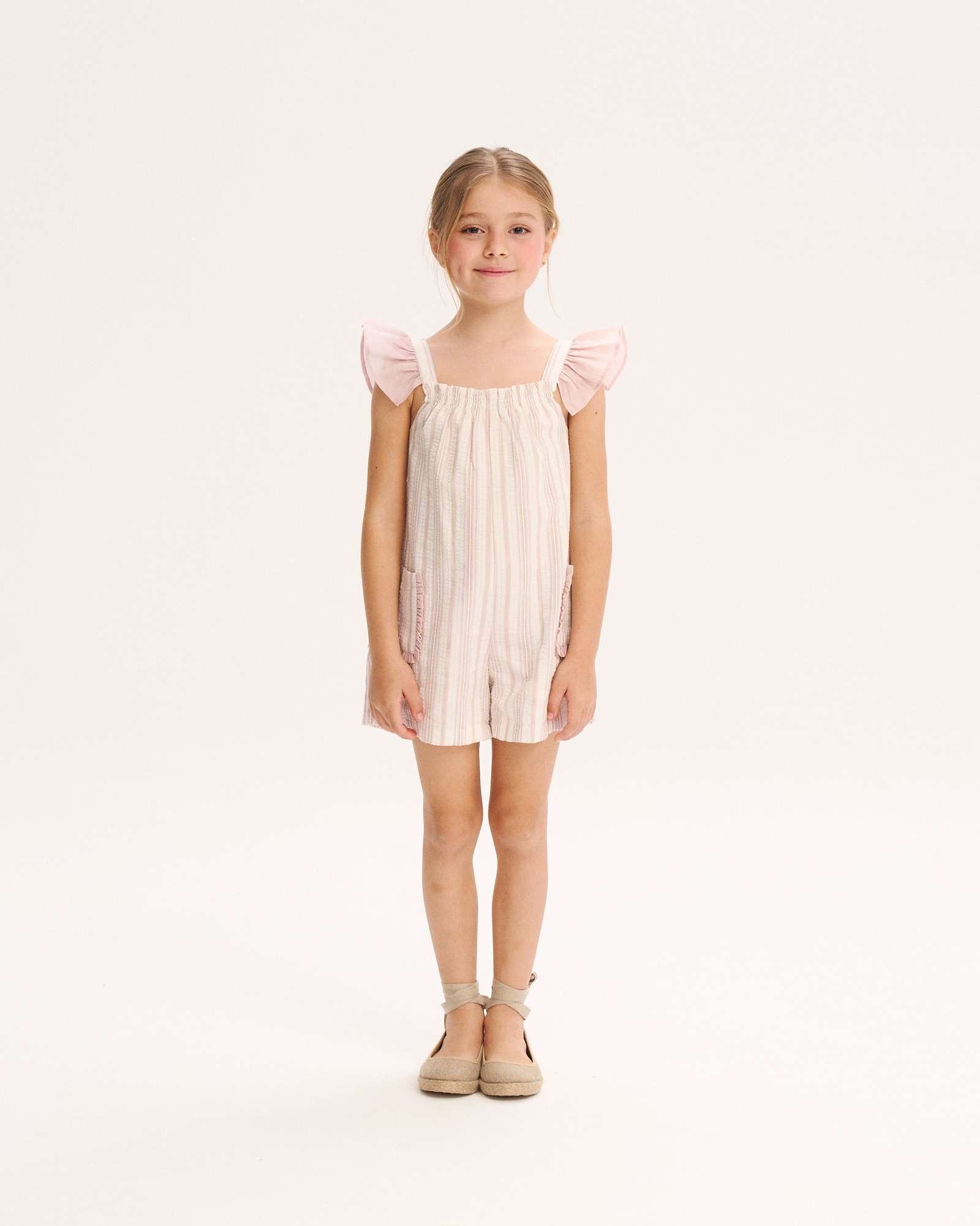 Imagem 0 de Macacão Infantil Às Riscas com Folho nas Alças