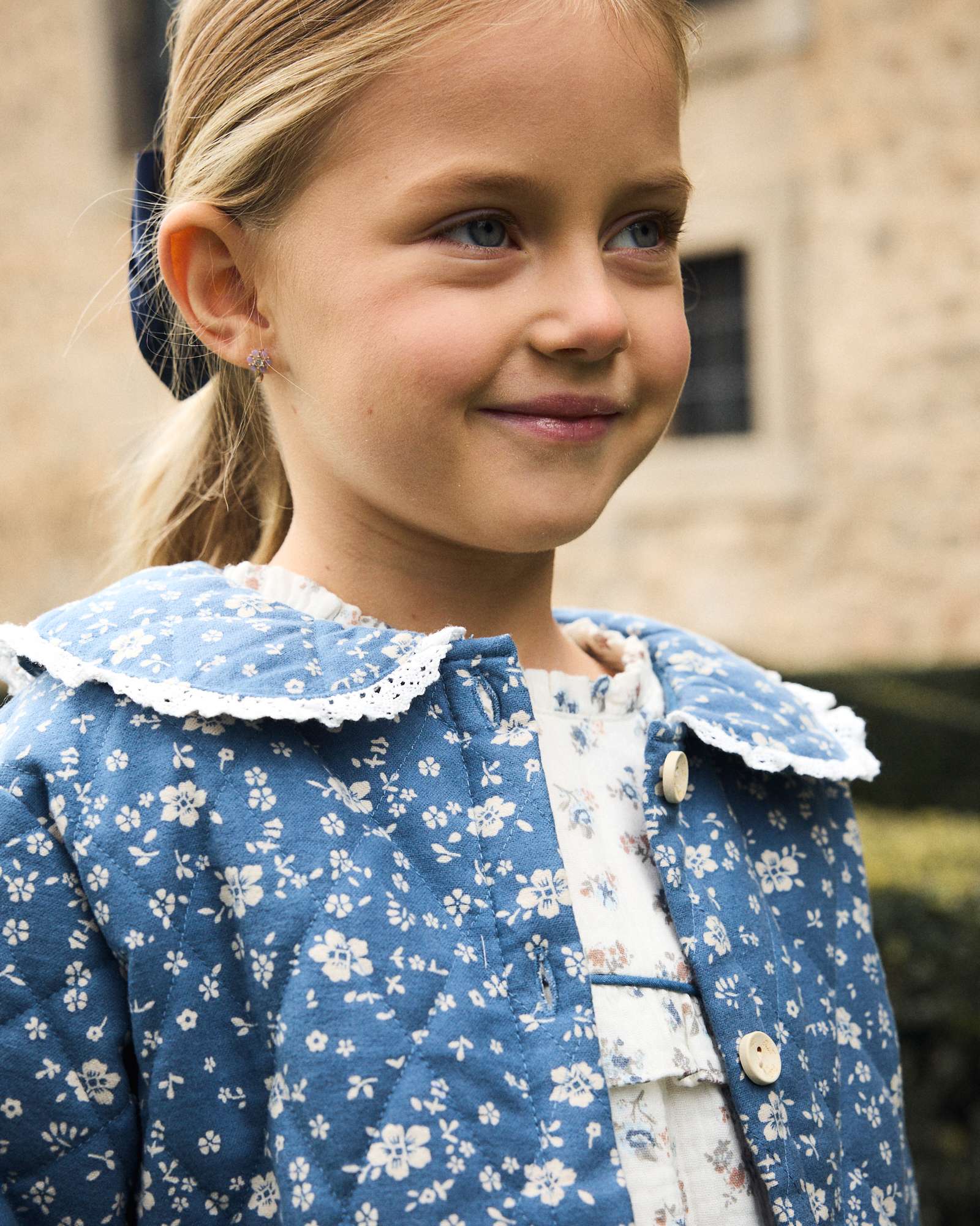 Casaco Infantil Acolchoado Floral com Gola Peter Pan Azul-2