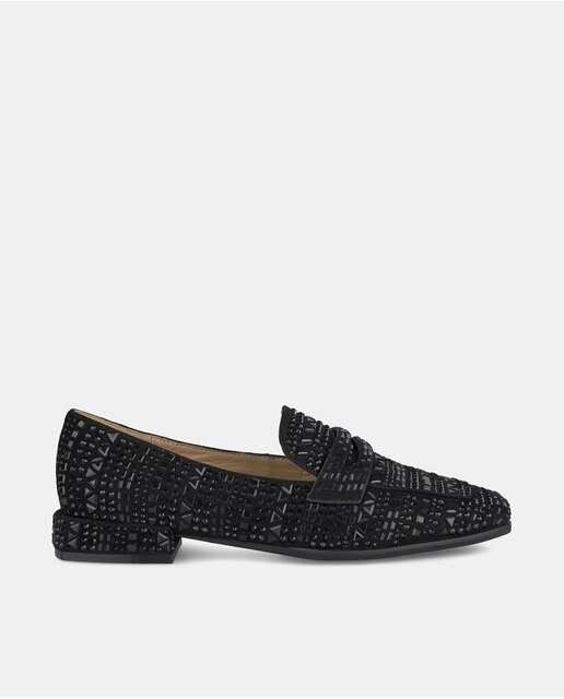 Mocassins em Pele Cobertos com Pedras