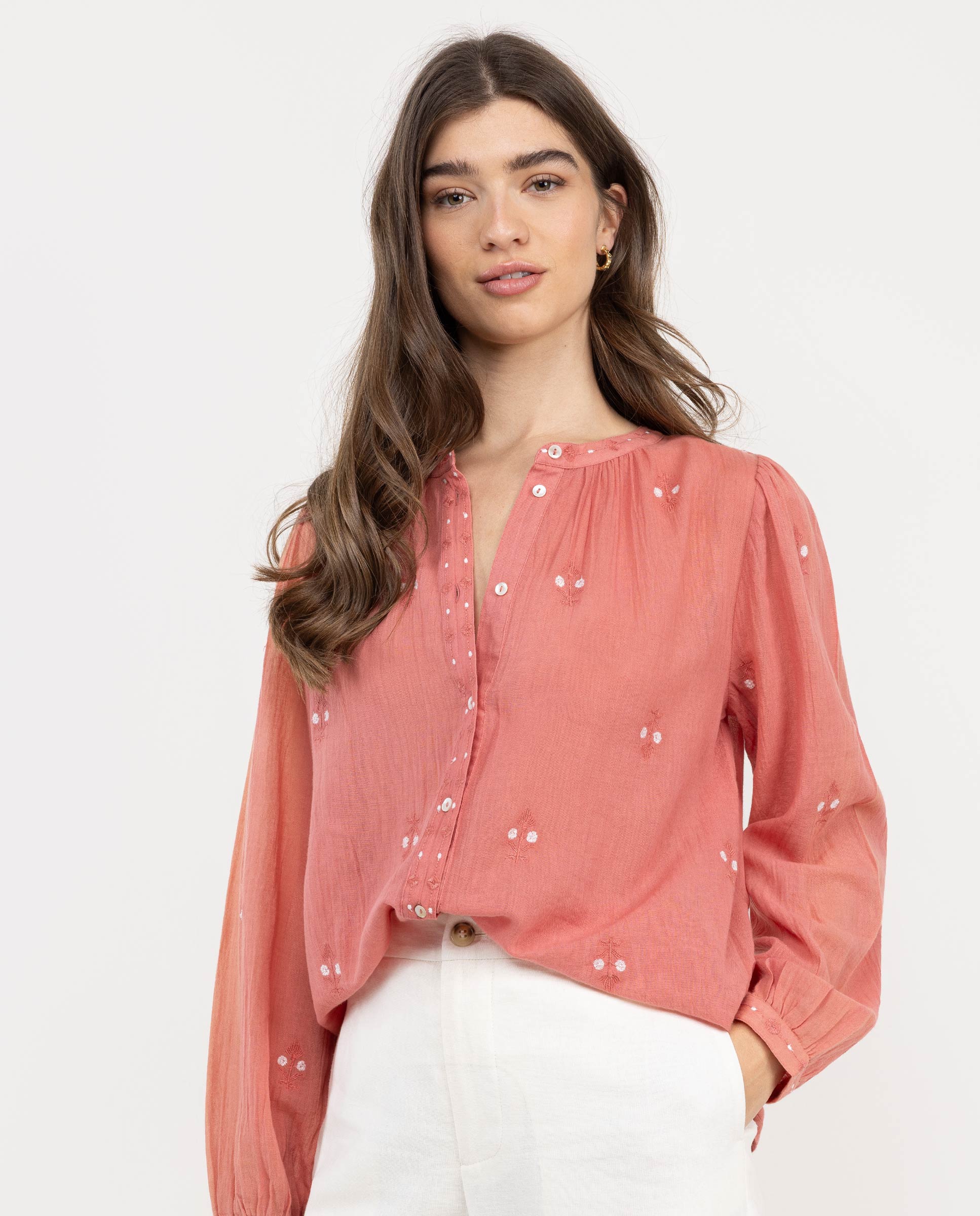 Imagem 0 de Blusa com Bordados e Mangas Compridas
