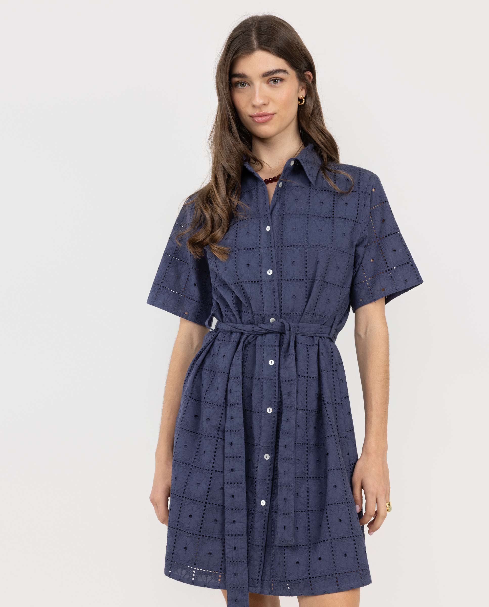 Imagem 0 de Vestido Curto com Estilo Camiseiro
