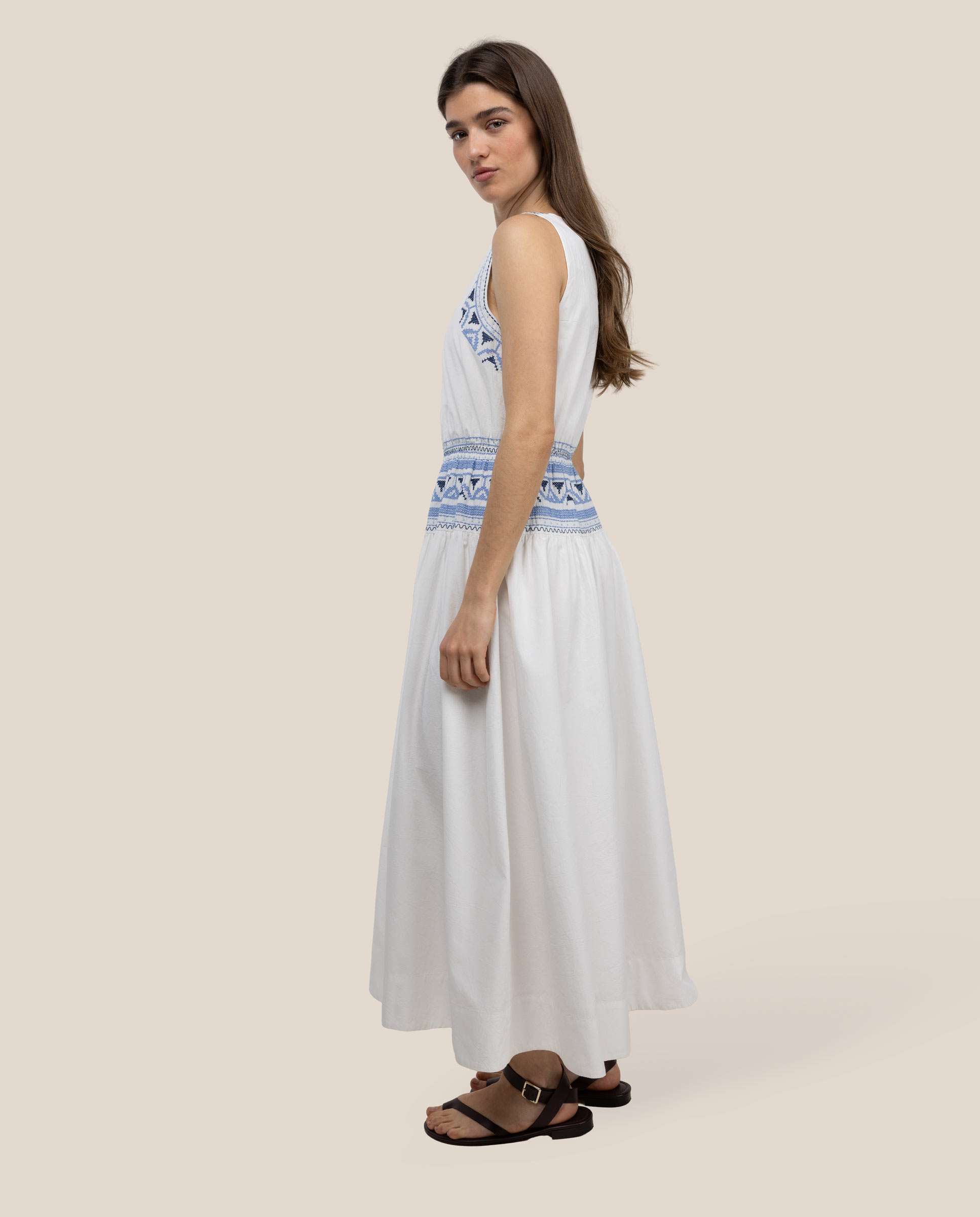 Vestido Comprido de Bordados Maria Branco-3