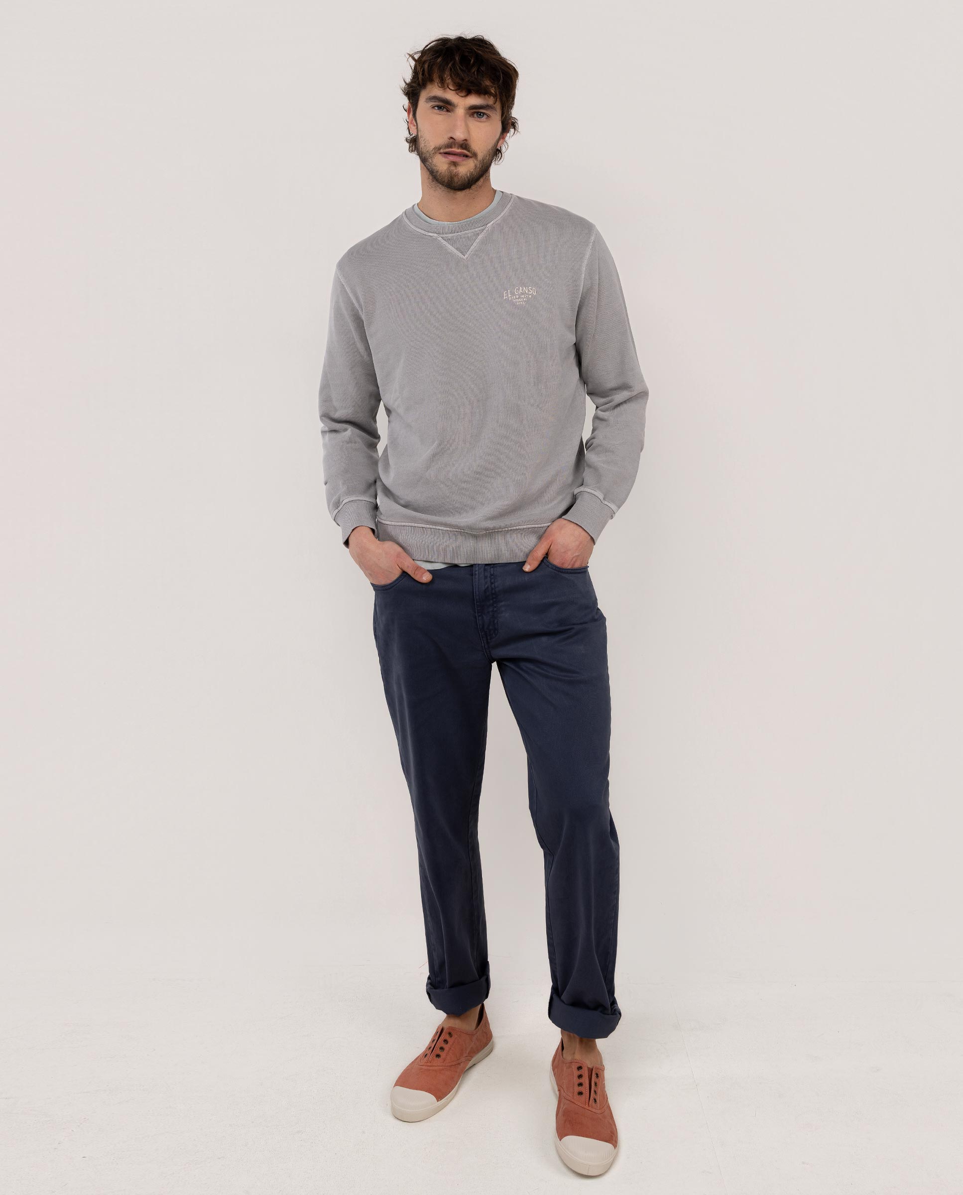 Sweatshirt com Gola Redonda e Print de Logo Cinzento-2