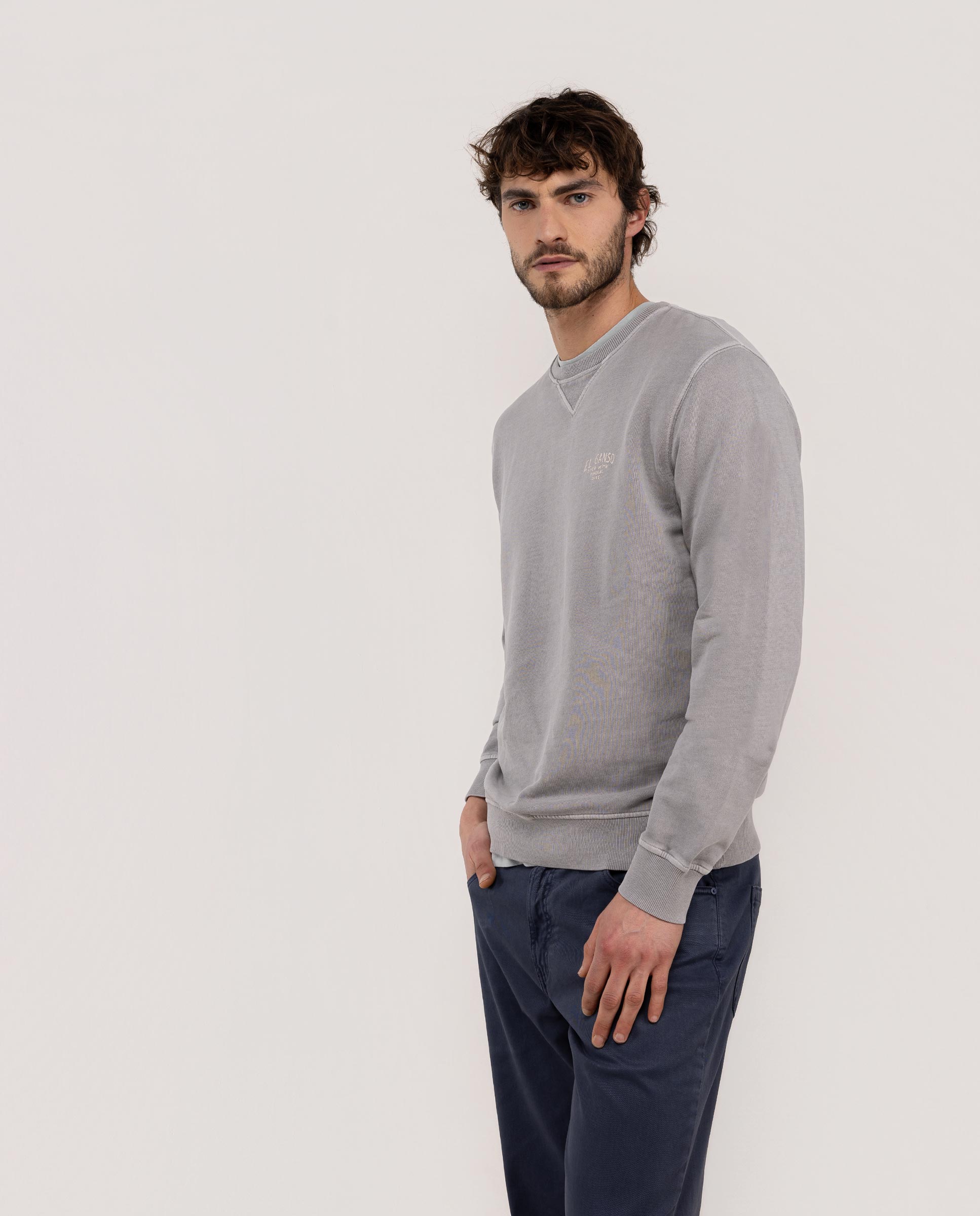 Sweatshirt com Gola Redonda e Print de Logo Cinzento-3