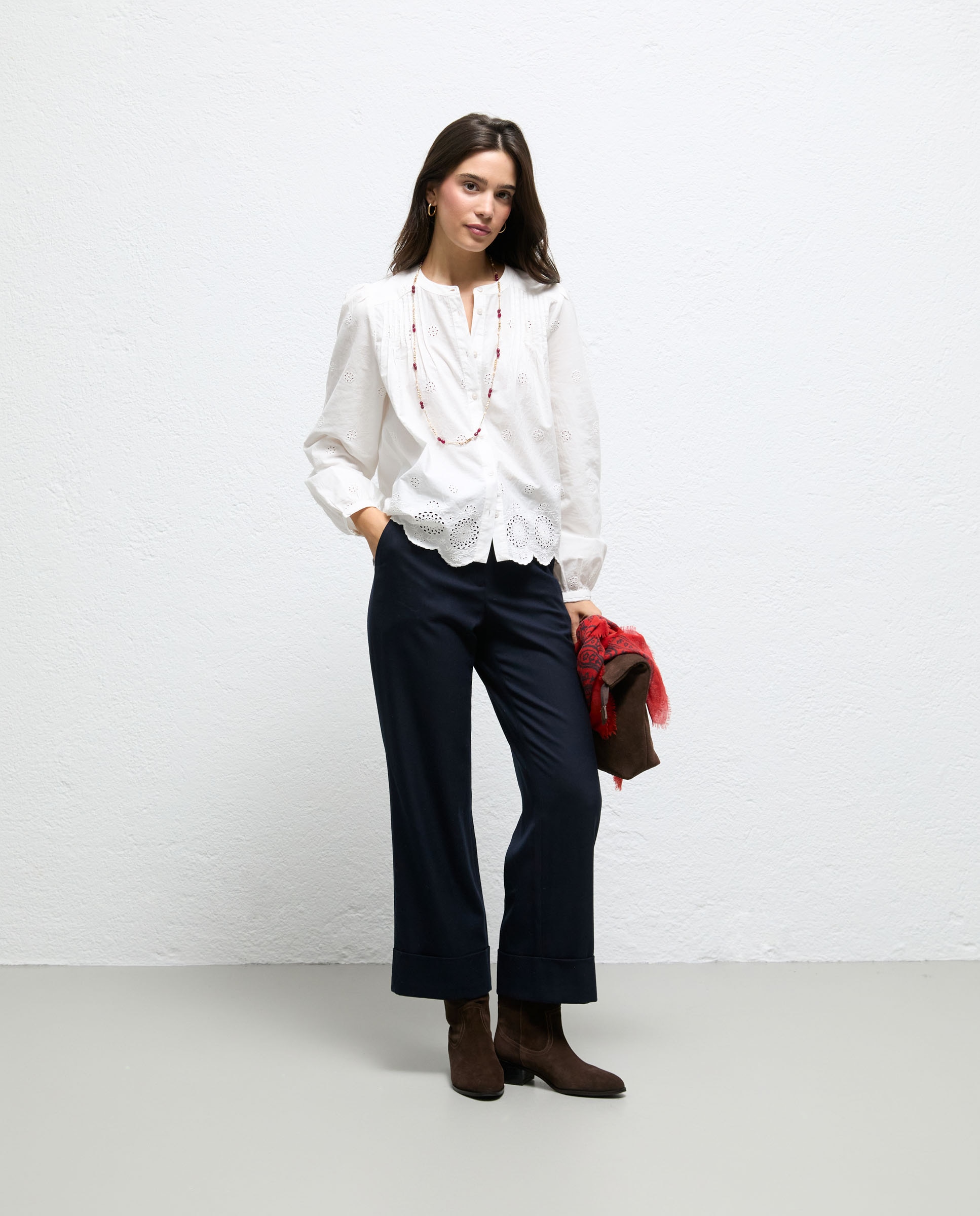 Blusa com Perfurados Paola Branco-3