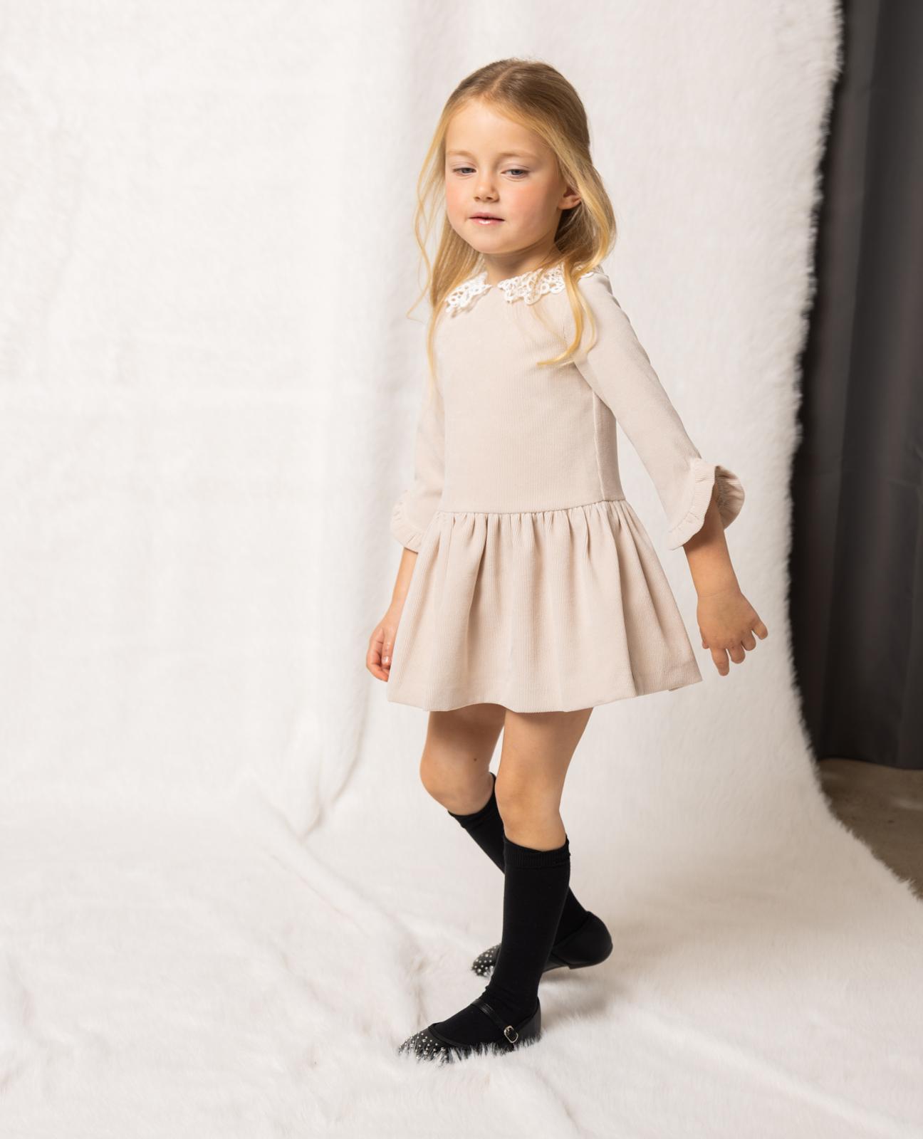 Imagem 0 de Vestido em Cru com Gola Guipur