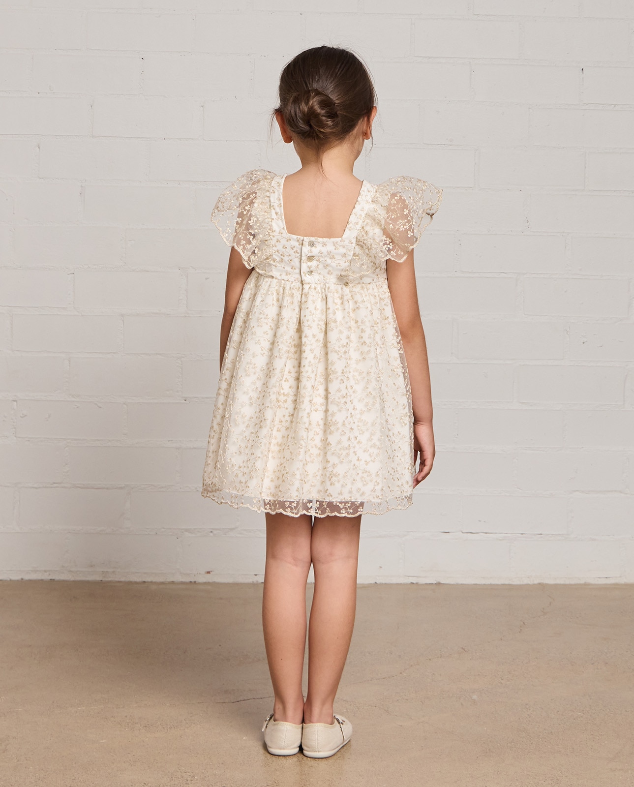 Vestido Infantil de Tule Bordado com Folhas e Manga Capa Ouro-4