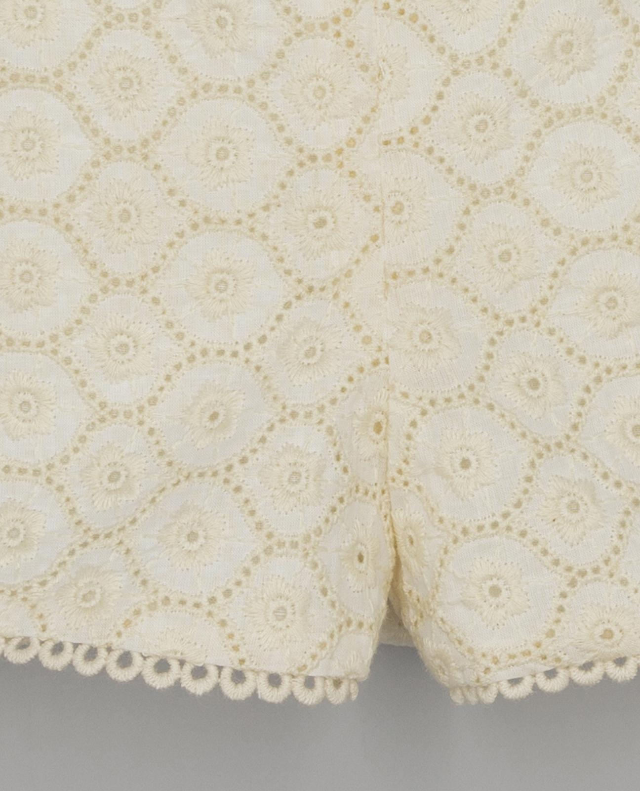 Short Infantil Bordado Flores e Ondas com Guipur Cru-3
