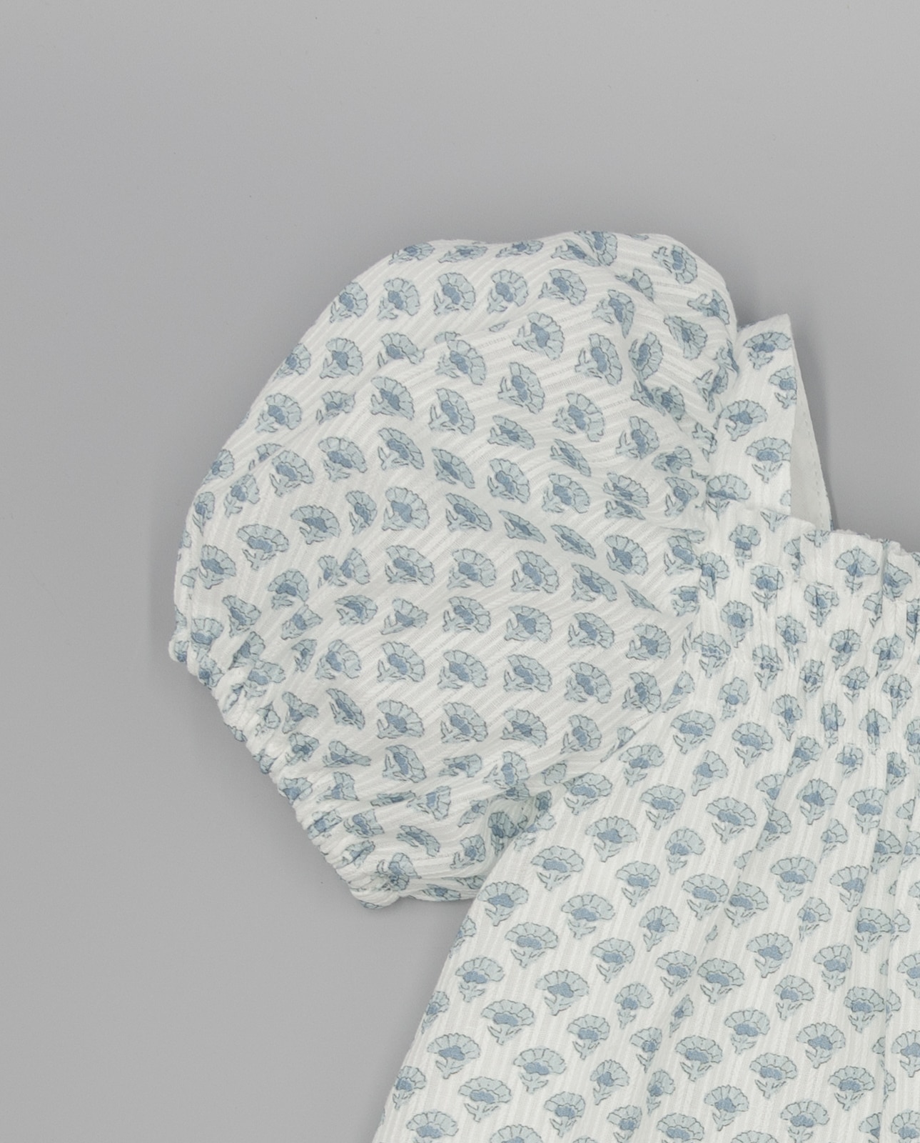 Vestido Infantil Estampado com Corpo Elástico e Manga Farol Azul-claro-3