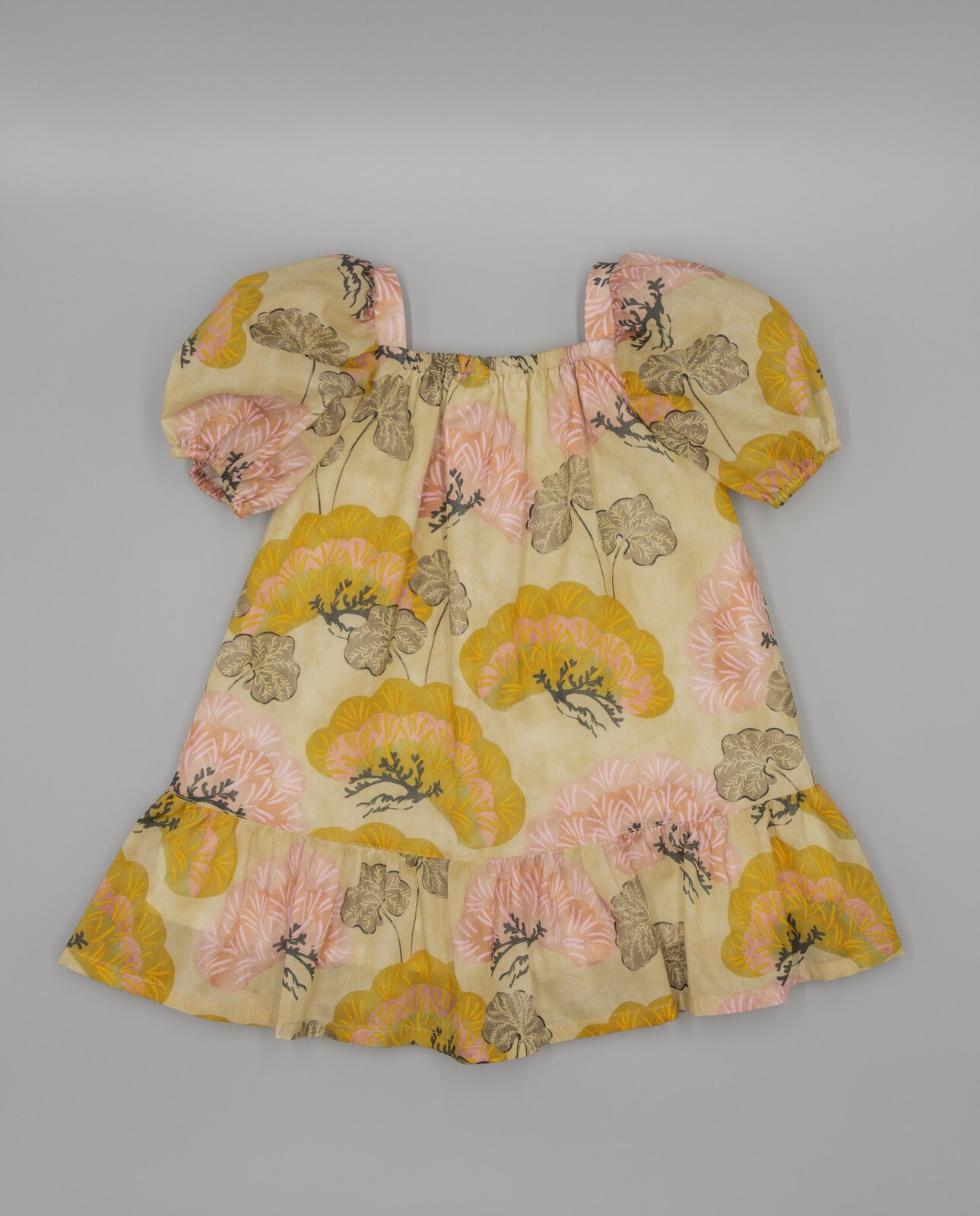 Vestido Infantil Estampado com Corpo Elástico e Manga Balão Bege/Rosa-2