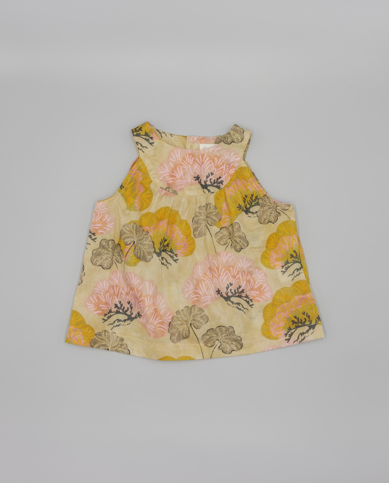 Imagem 0 de Blusa Infantil com Estampado de Plantas Grandes e Ombros Metidos