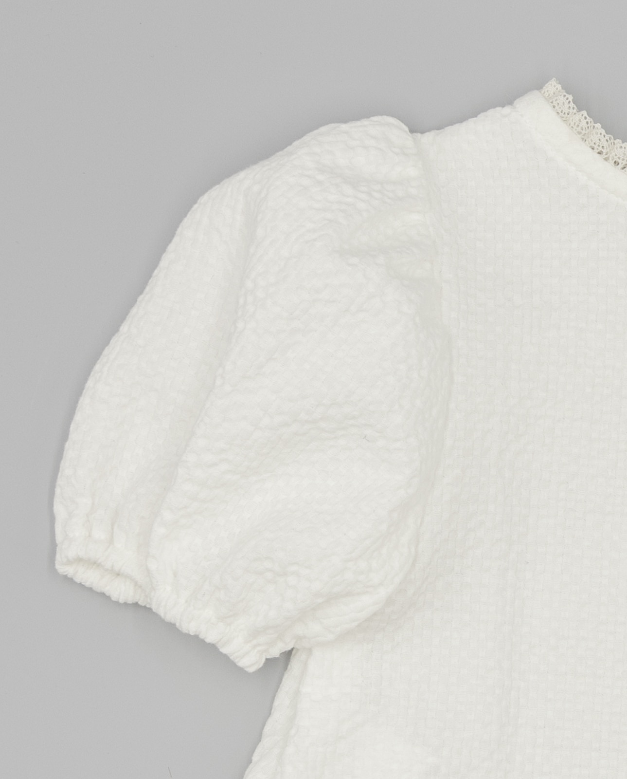 Blusa Infantil em Piqué de Manga Farol com Renda na Gola Fina Ejerique Branco-4