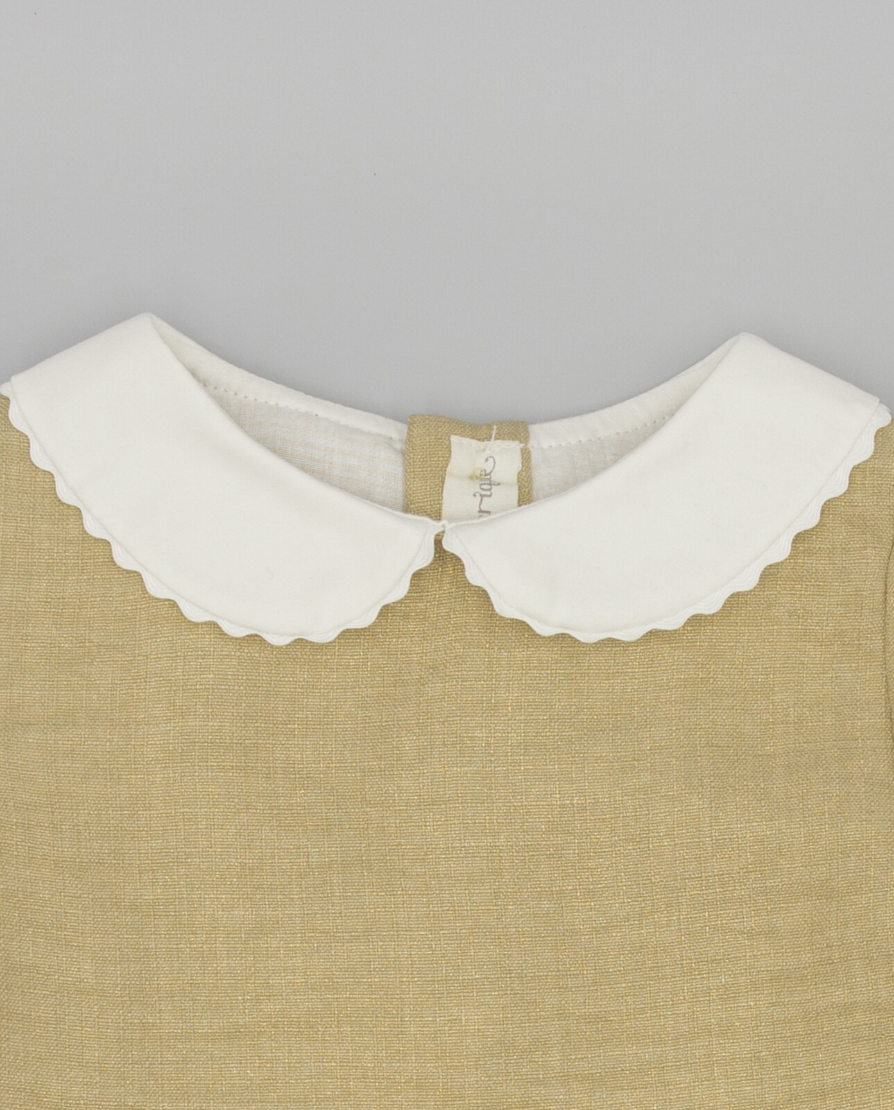 Vestido Infantil em Lamé com Cintura Baixa e Gola Clássica Ouro-3