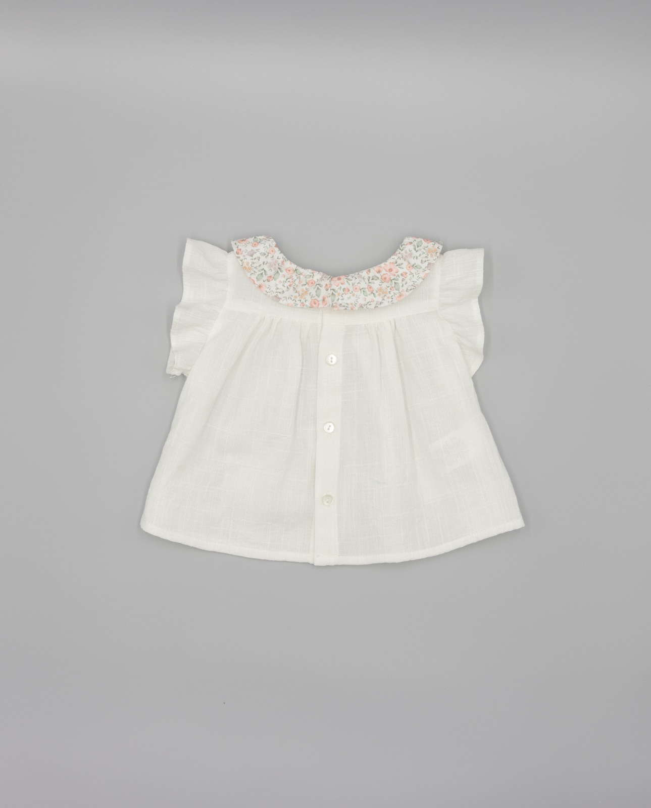 Blusa para Bebé Plumeti com Bolsos e Estampado Floral em Contraste Fina Ejerique Branco-2
