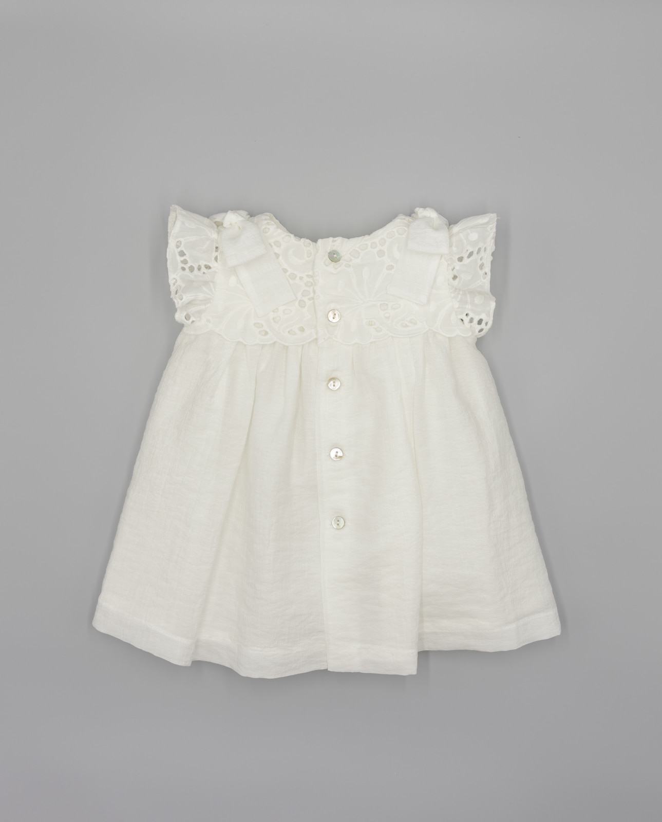 Vestido para Bebé em Batista Bordada com Laços nos Ombros Fina Ejerique Branco-3