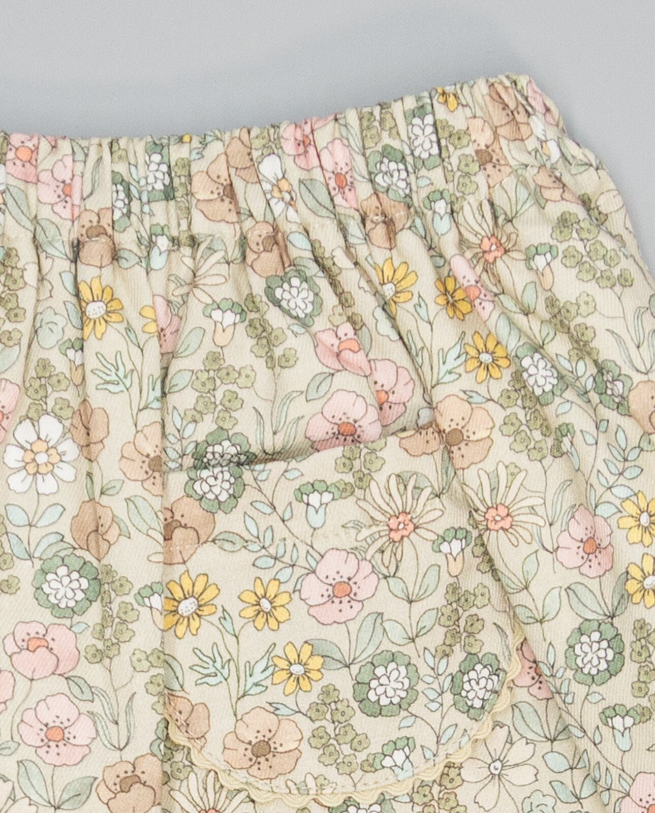 Saia Franzida Bege de Viella Floral com Bolsos Rebordados em Bege Torrado-3