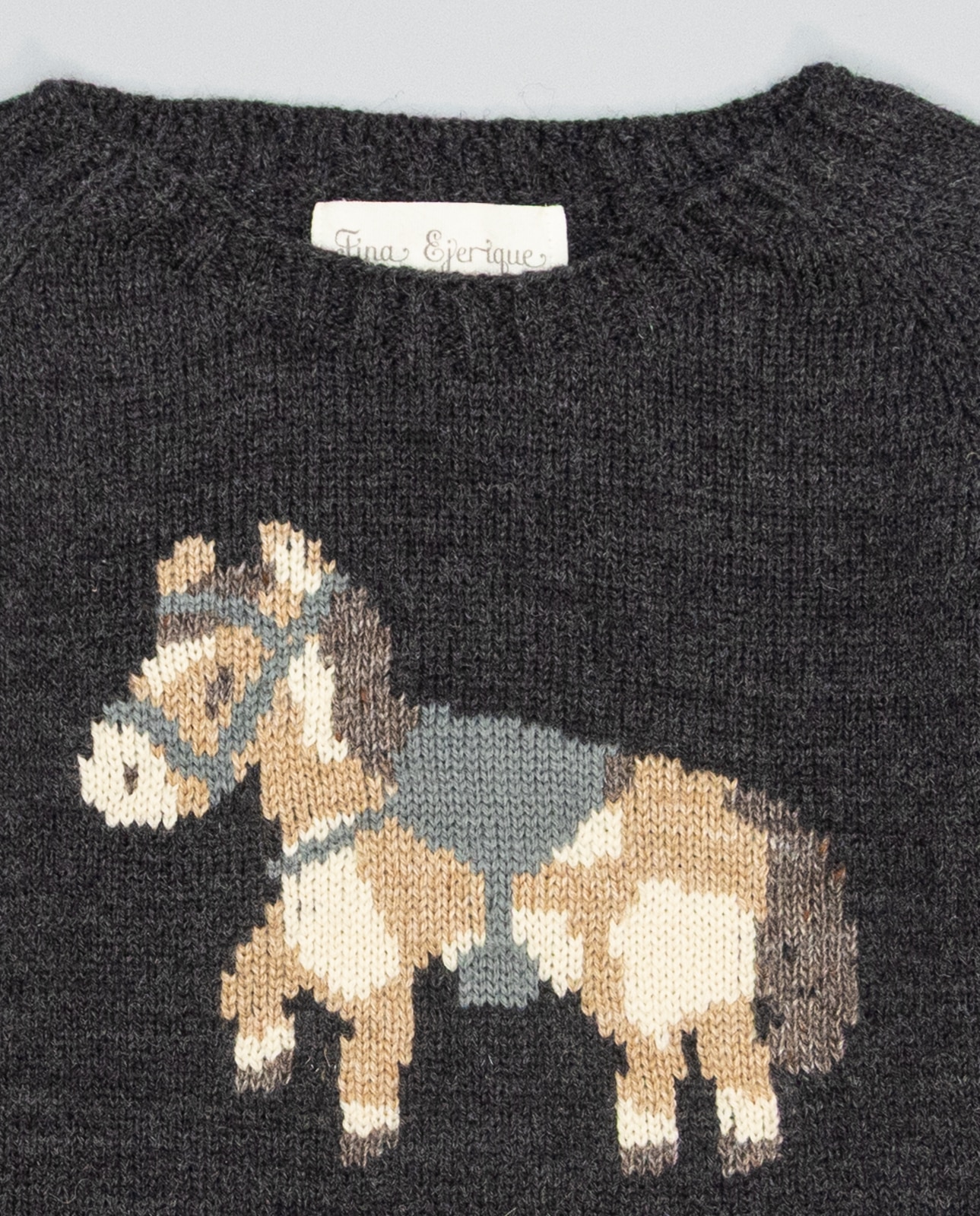 Camisola Antracite de Lã Merino com Intarsia de Cavalo Preto-3