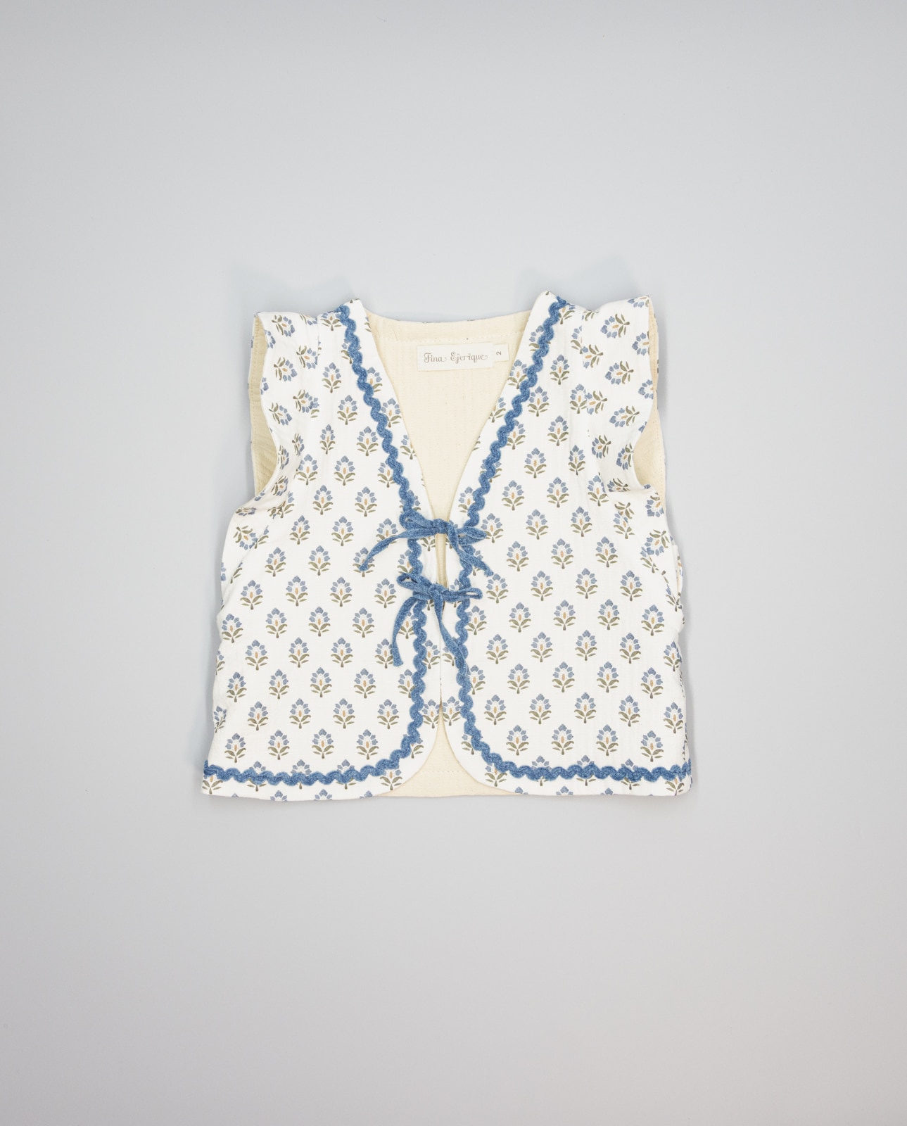 Imagem 0 de Colete Azul Floral com Ondulina e Laço de Chenille