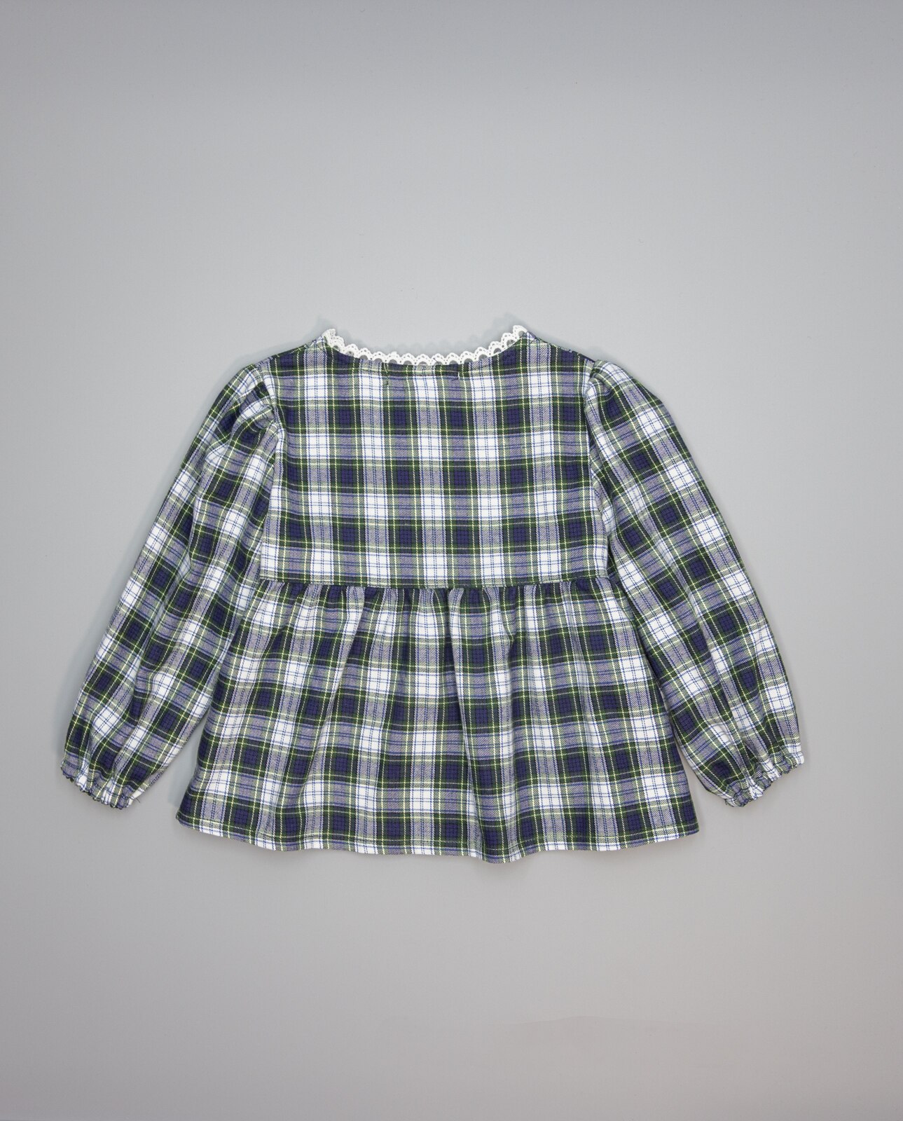 Camisa Infantil Aos Quadrados com Guipur no Decote Verde-2