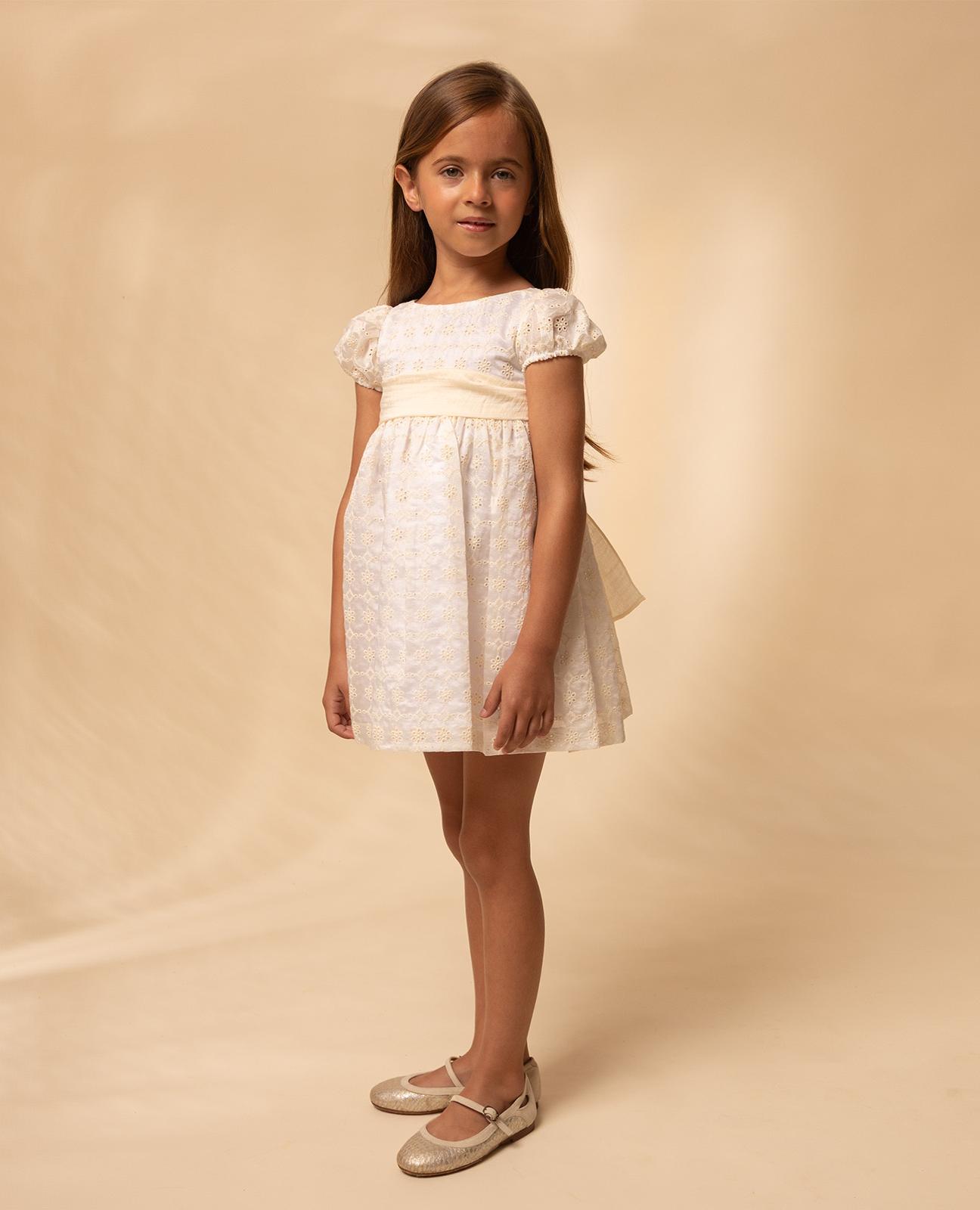 Vestido para Bebé em Sedeta Bordada com Laçada Cru-1
