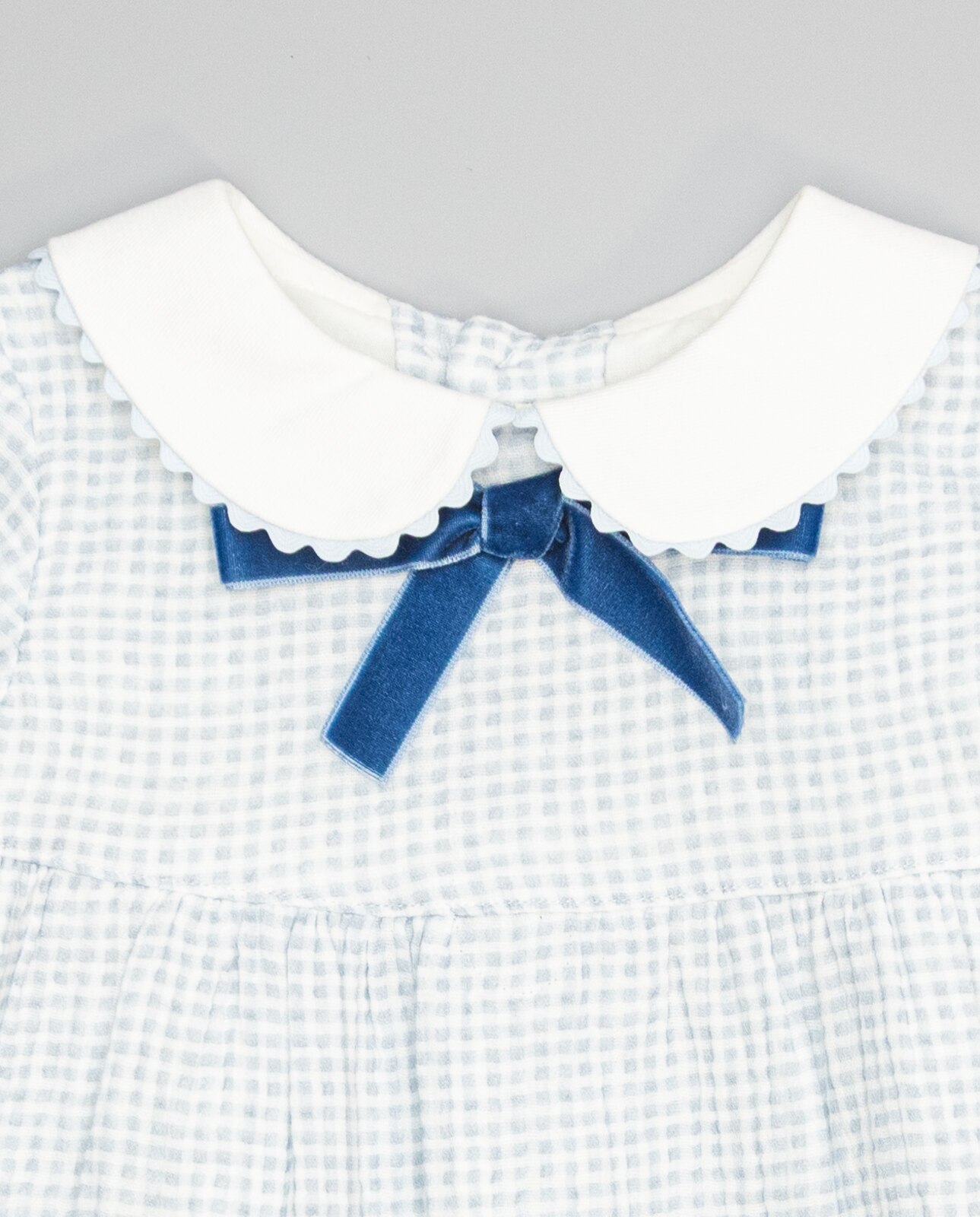 Vestido Azul de Algodão Vichy com Gola Branca e Laço de Veludo Azul-celeste-3