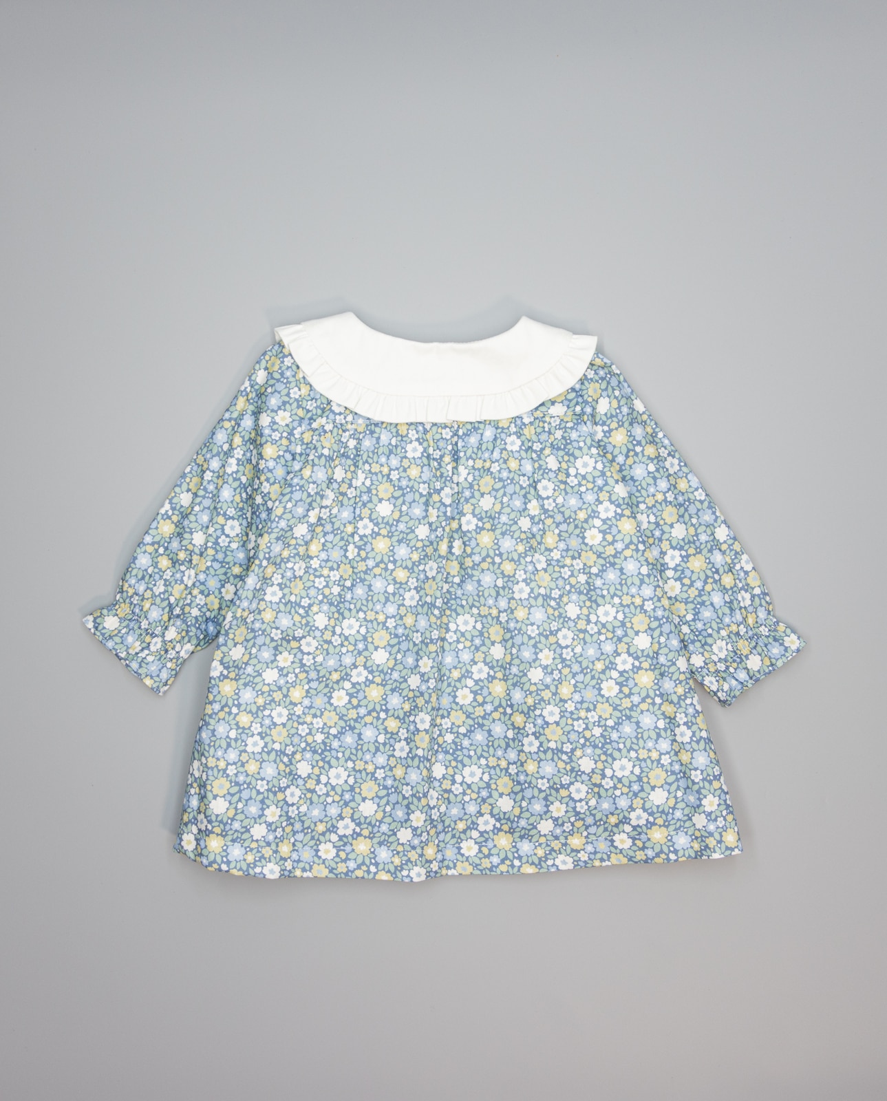 Vestido Azul de Viella Floral Abotoado À Frente com Gola Branca e Canesú Azul-2
