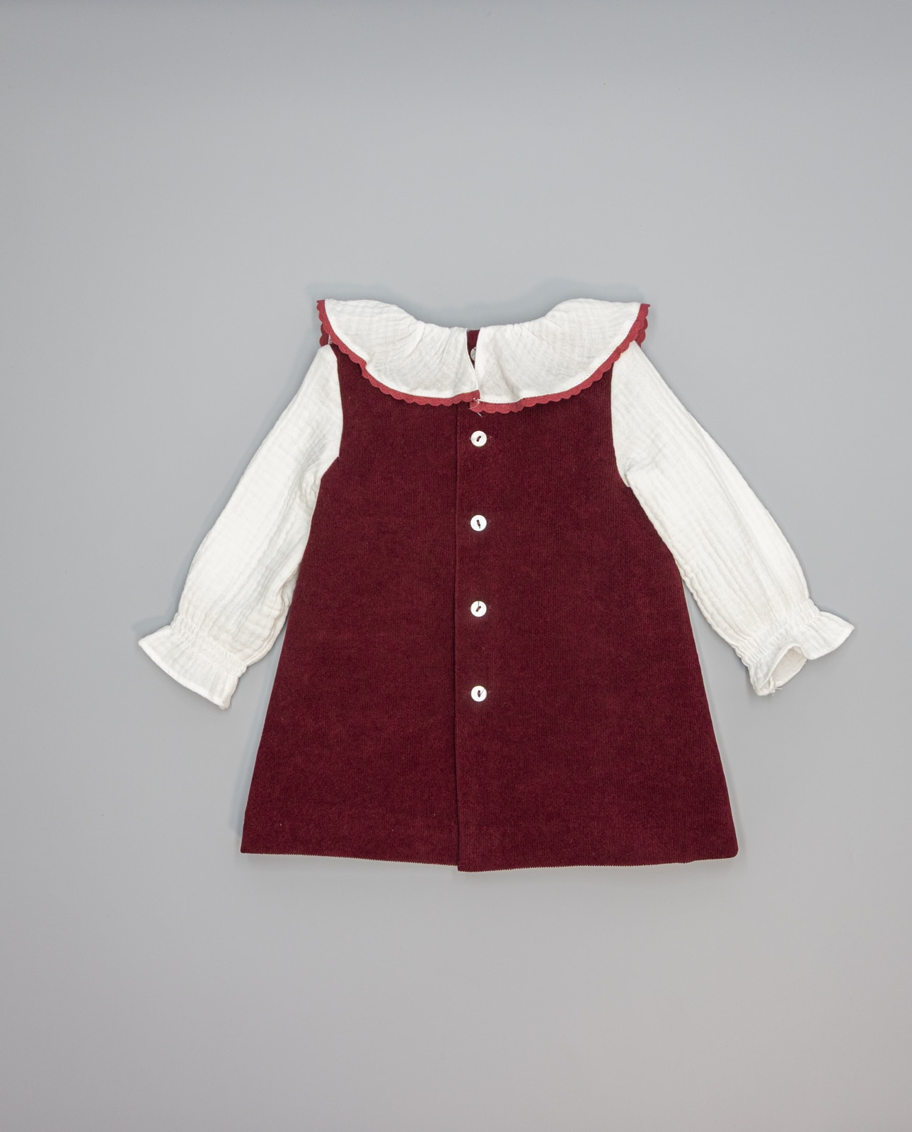 Vestido Pichi Bordeaux de Microbombazina, Gola Folho e Peitilho com Renda Grená-2