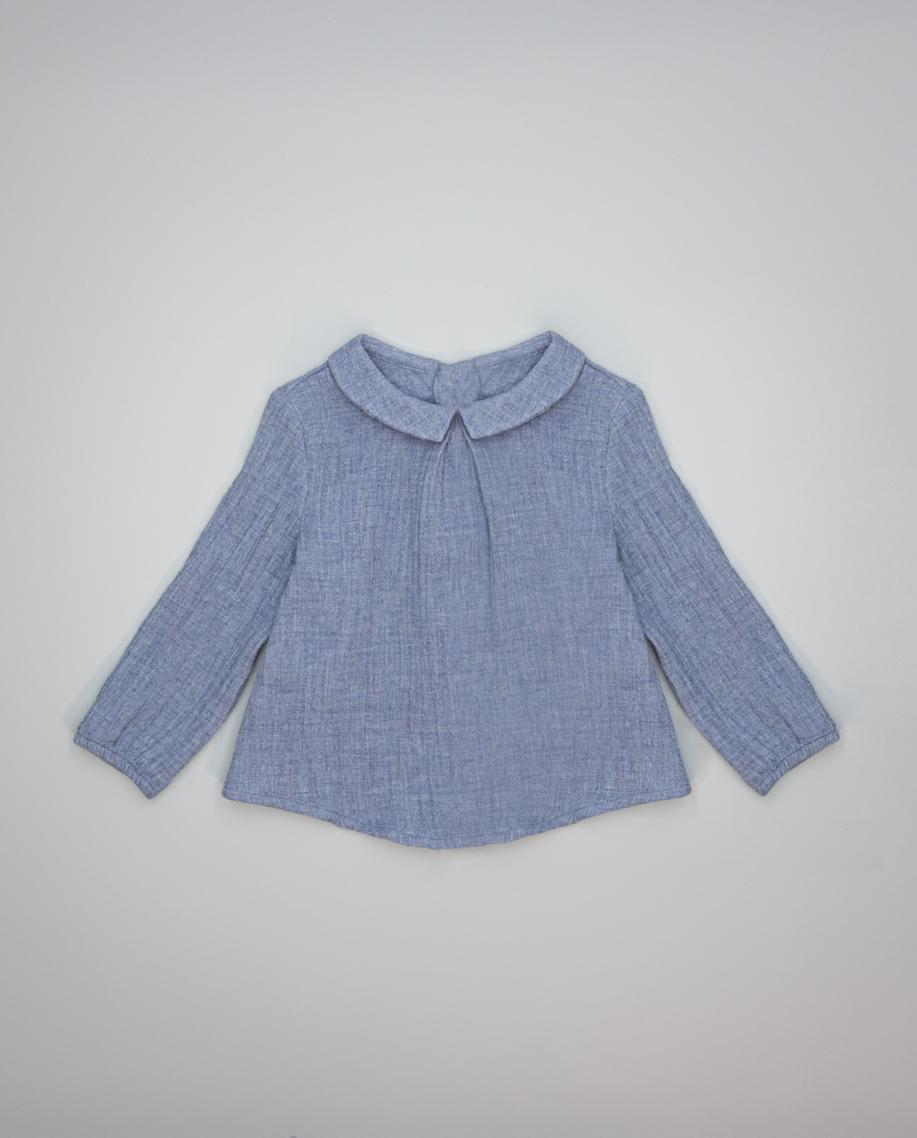 Imagem 0 de Camisa Azul de Gase de Tecido Duplo com Fole Central e Gola
