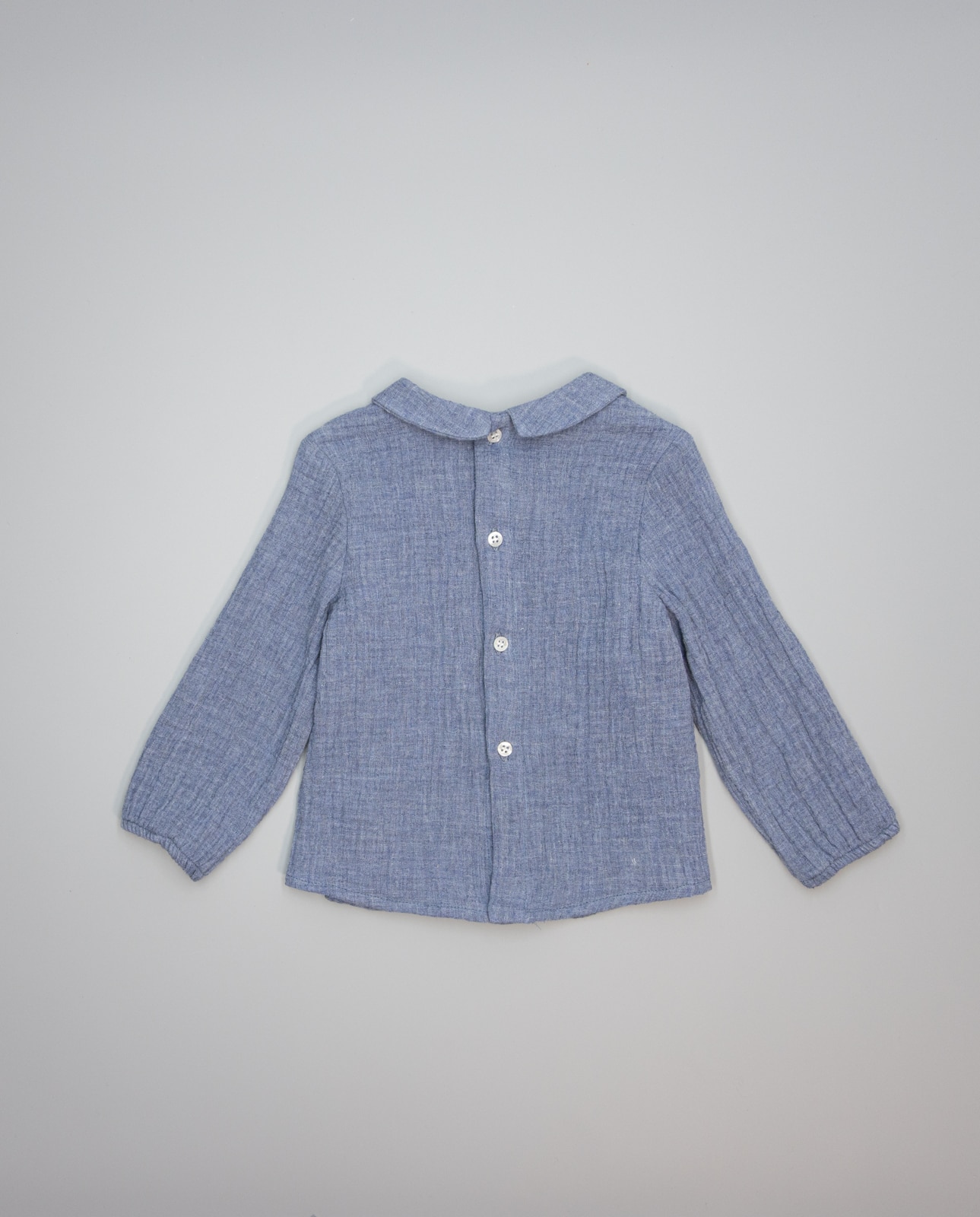 Camisa Azul de Gase de Tecido Duplo com Fole Central e Gola Azul-2