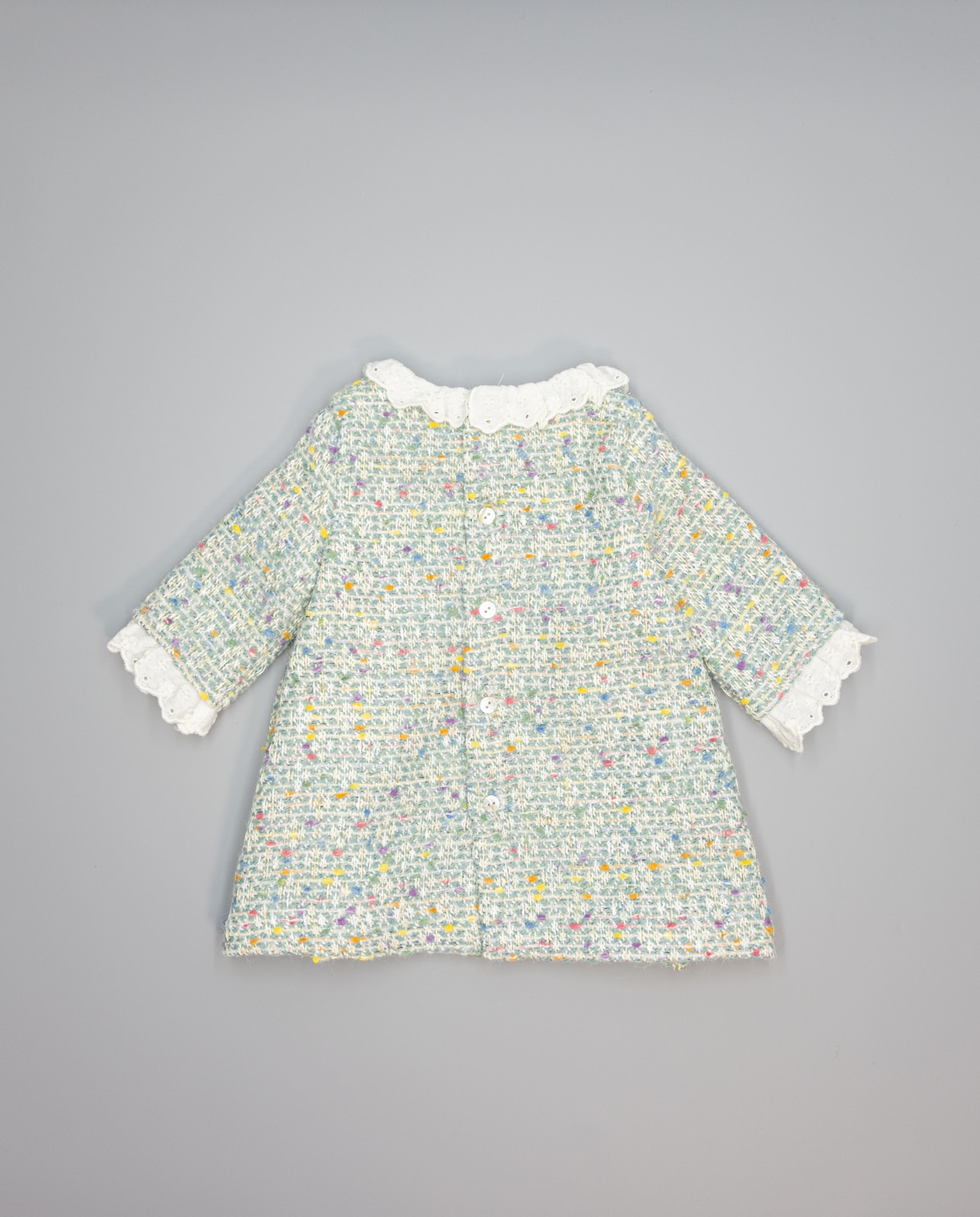 Vestido Verde de Tweed, Gola Branca Bordada e Botões de Madrepérola Verde Água-3