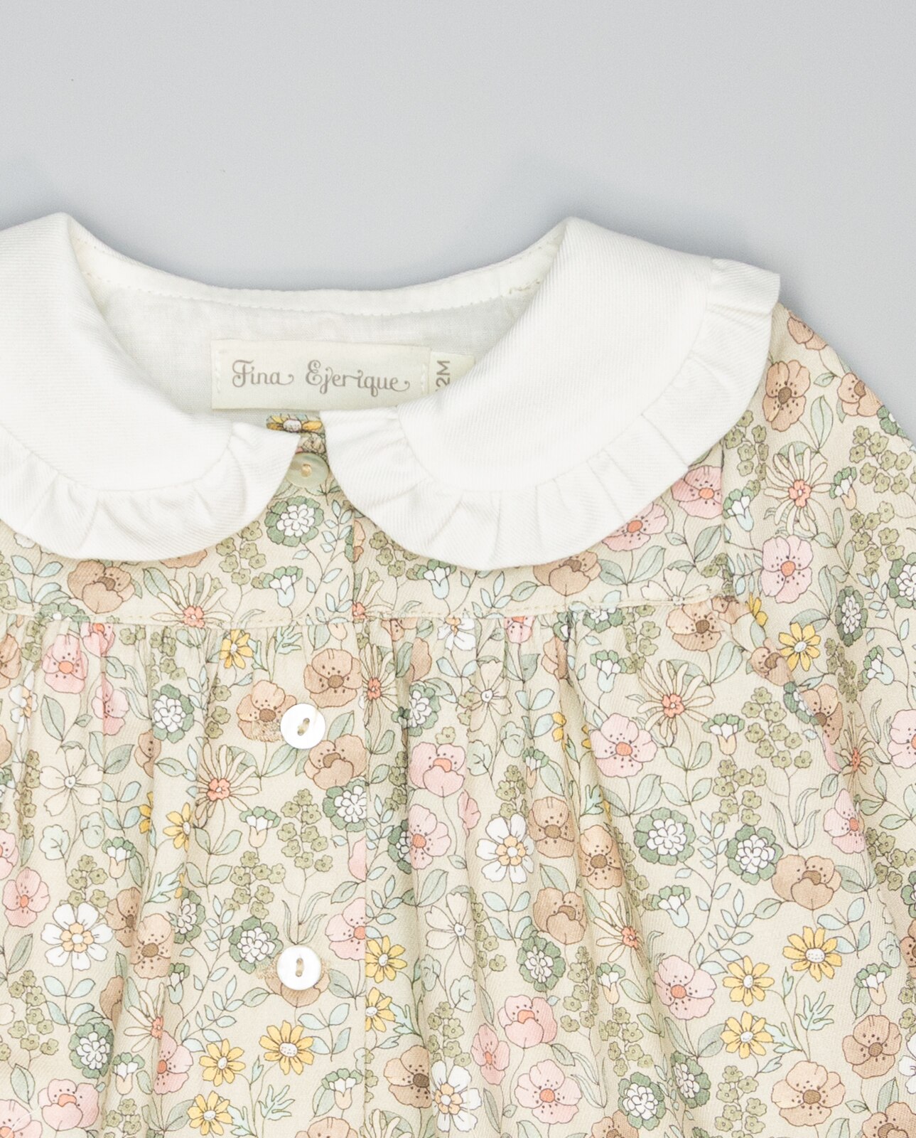 Vestido Bege de Viella Floral com Botões na Parte Frontal com Gola em Branco e Pala Torrado-4