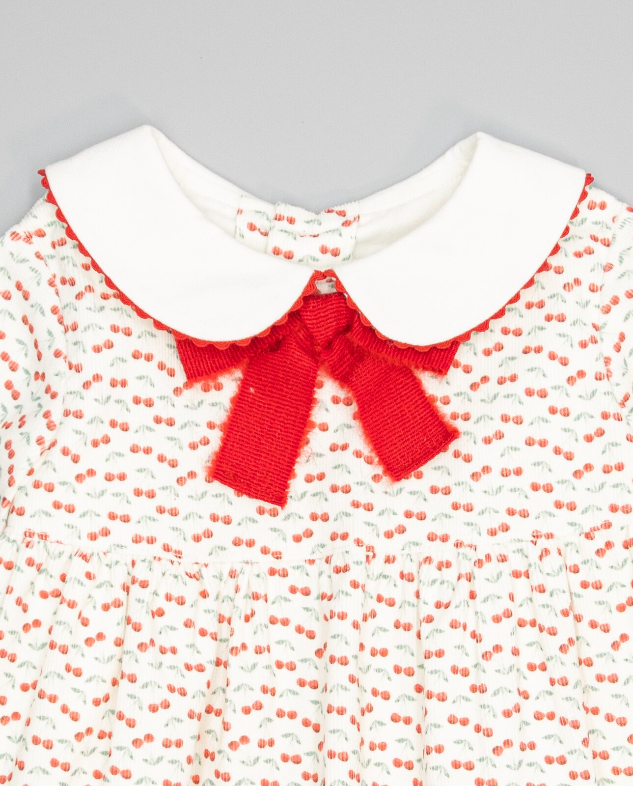 Vestido de Microbombazina de Cerejas com Gola de Pikunela e Laço Grosgrain Branco-3