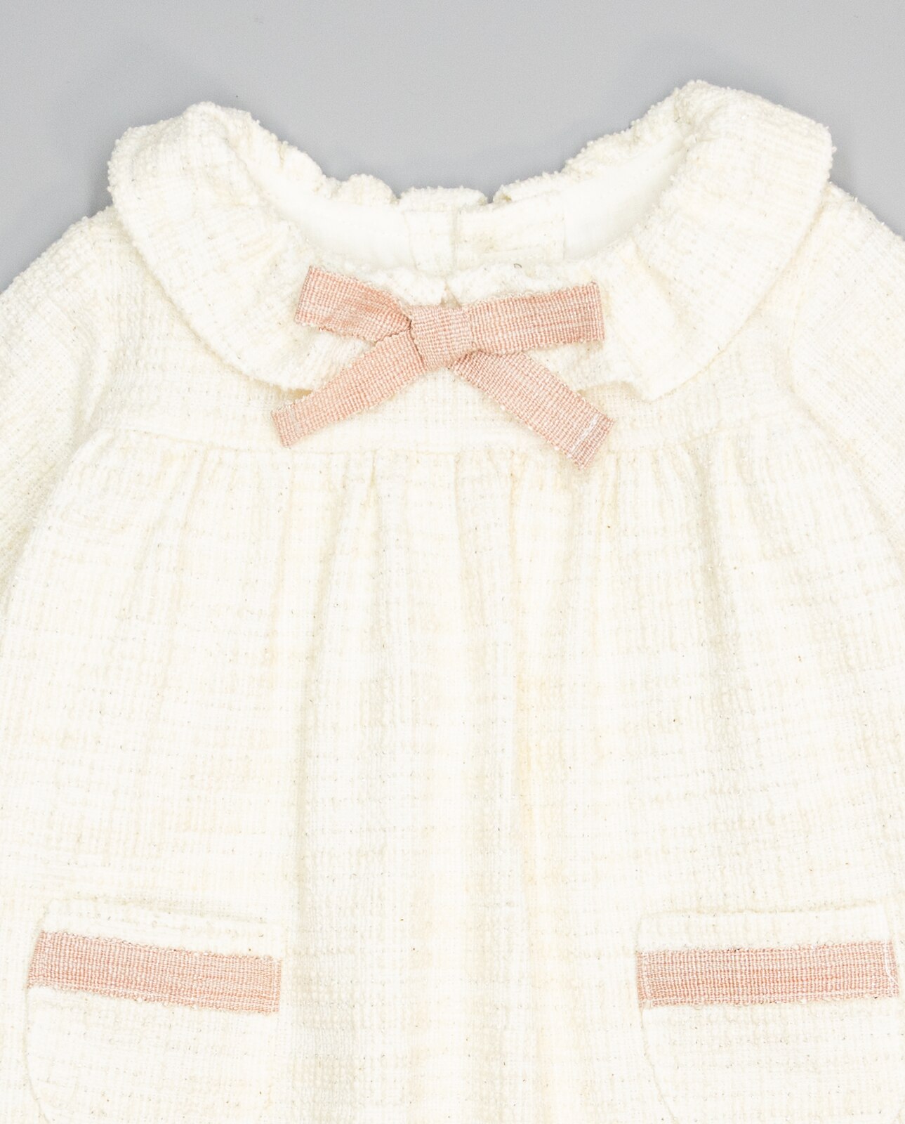 Vestido Bege de Tweed com Laço Rosa de Grosgrain e Bolsos Cru-3