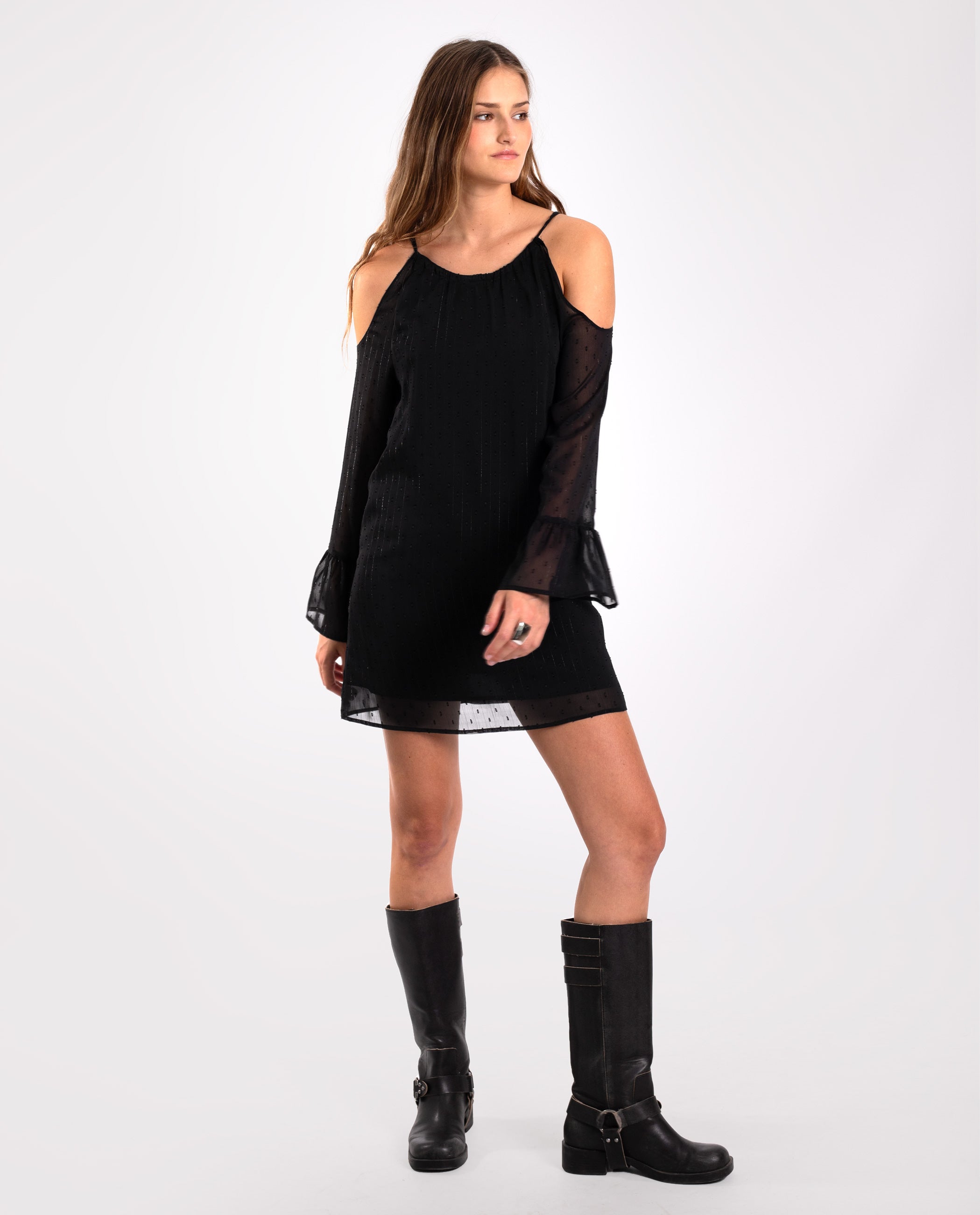 Vestido Curto com Ombros Descobertos Preto-7