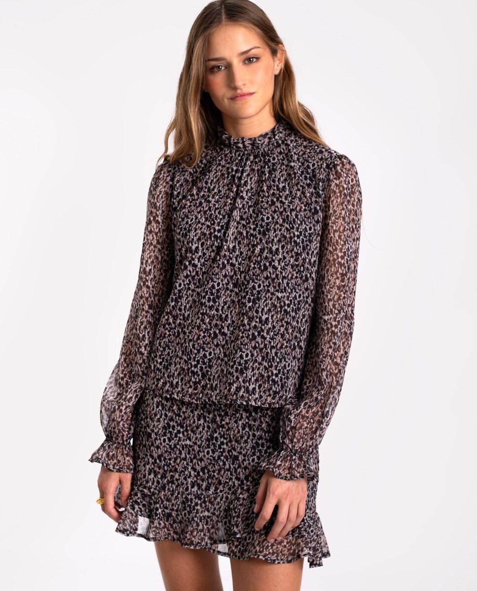 Blusa com Gola Alta e Detalhe de Folhos Bege-1