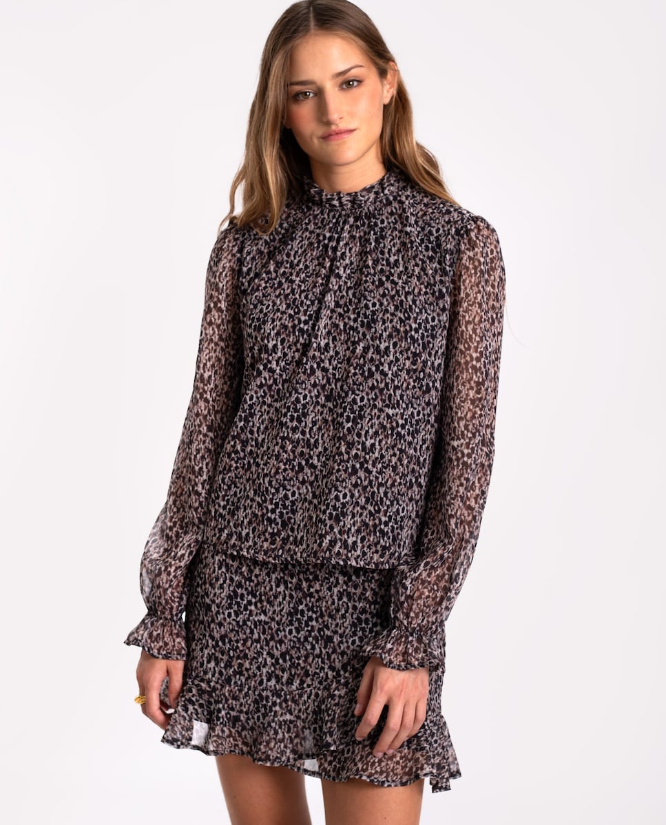 Blusa com Gola Alta e Detalhe de Folhos Bege-1