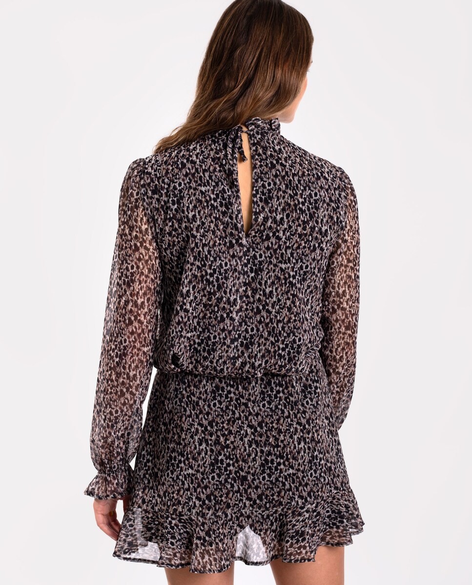 Blusa com Gola Alta e Detalhe de Folhos Bege-3