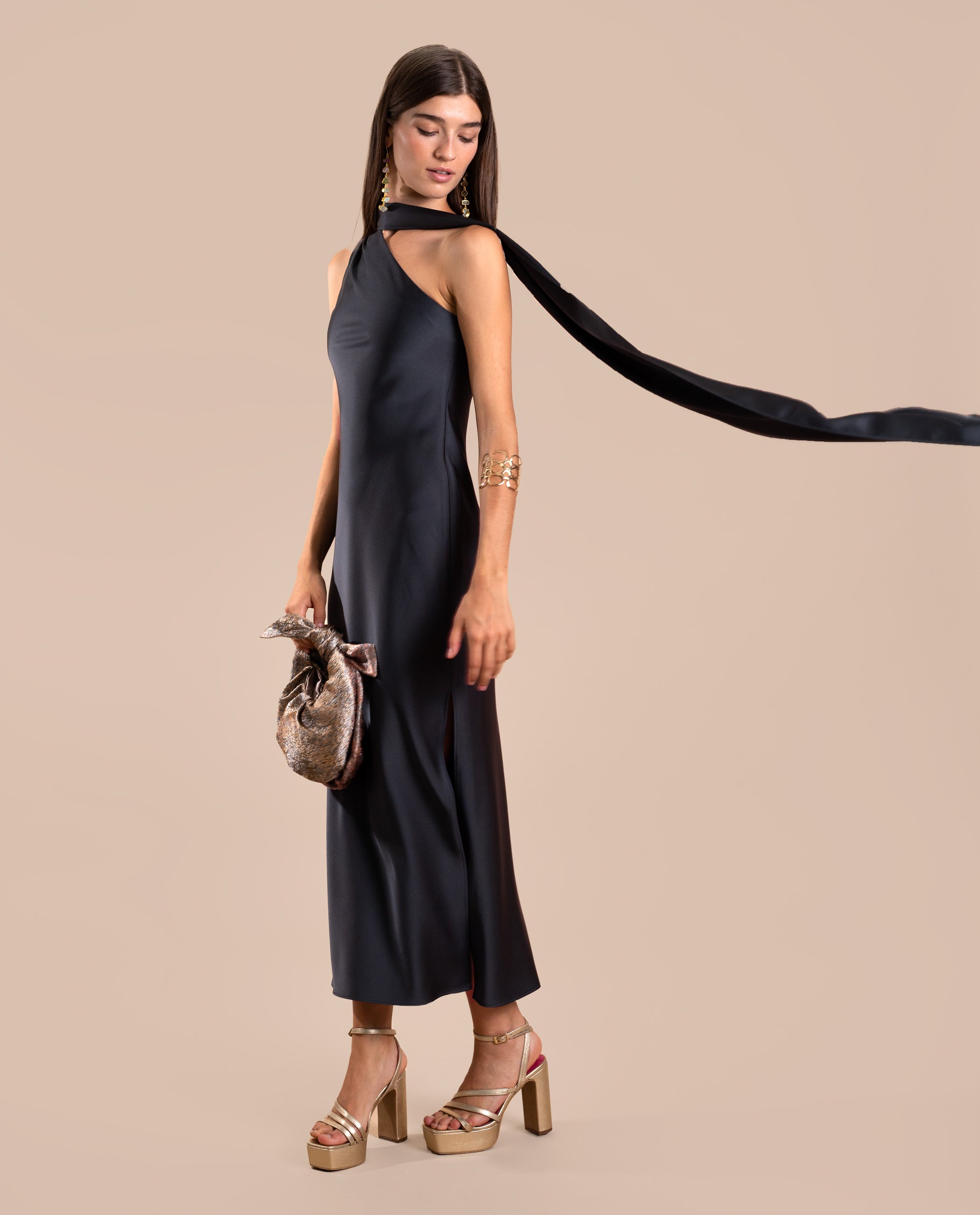 Vestido Comprido Assimétrico com Laçada Preto-3