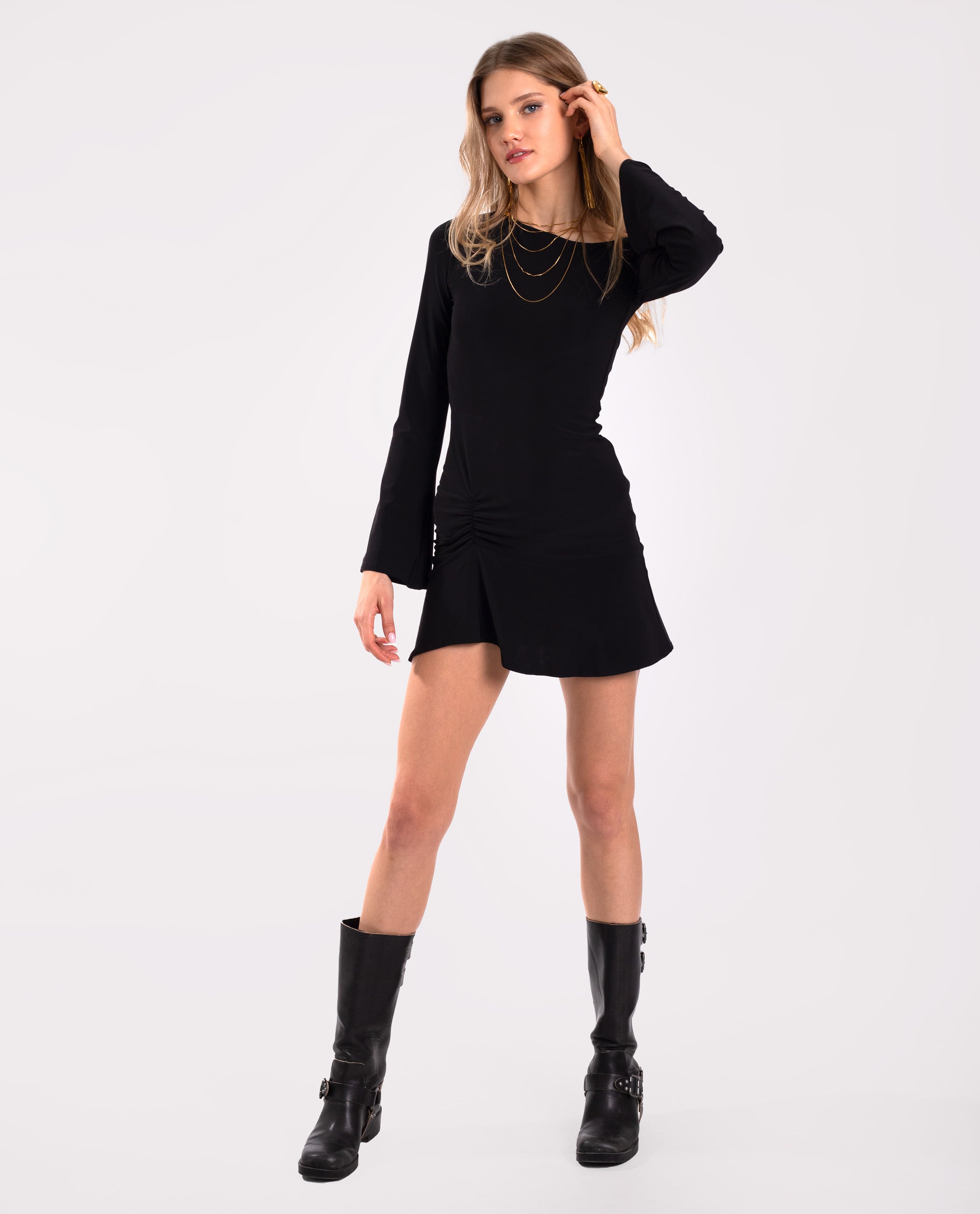 Vestido Curto de Manga Comprida com Franzido Frontal Preto-1