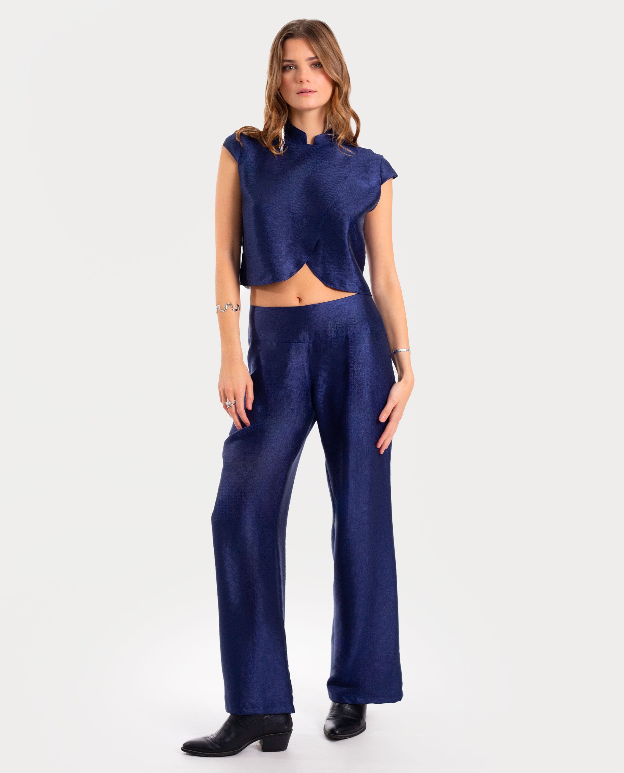 Blusa Cruzada Acetinada com Gola À Padre Azul-marinho-5