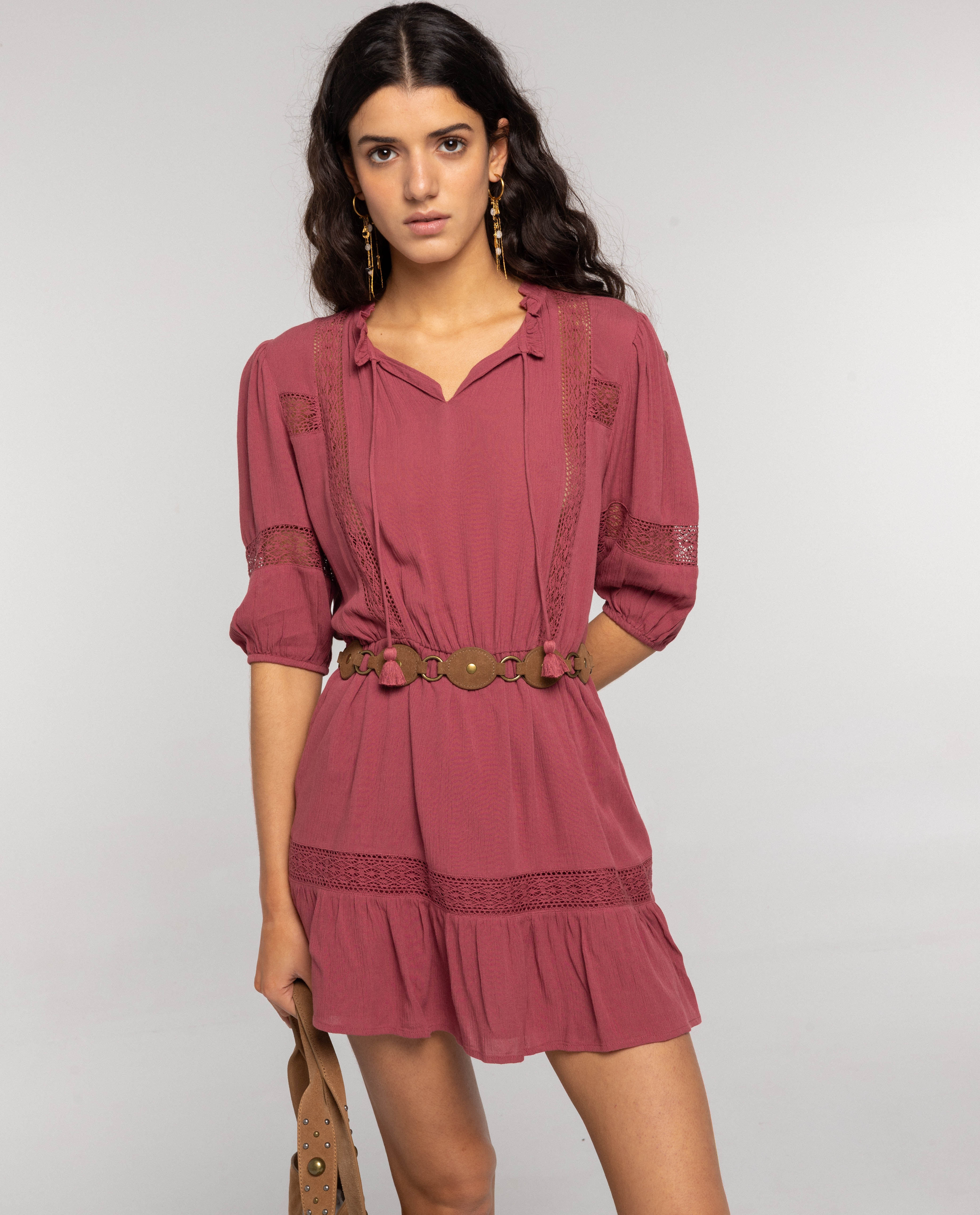 Vestido Curto com Mangas Abalonadas e Folho Rosa-1