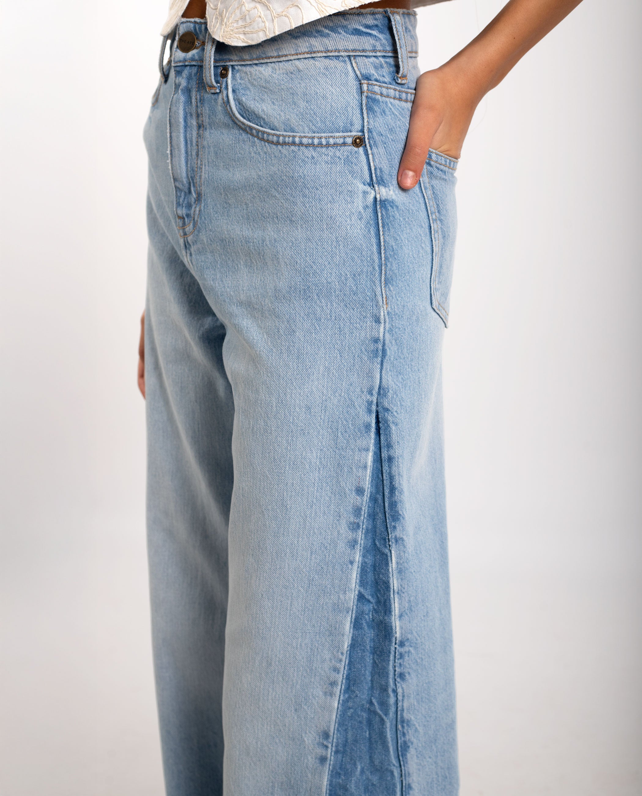 Jeans de Corte Wide Leg com Detalhe na Perna Azul-claro-4