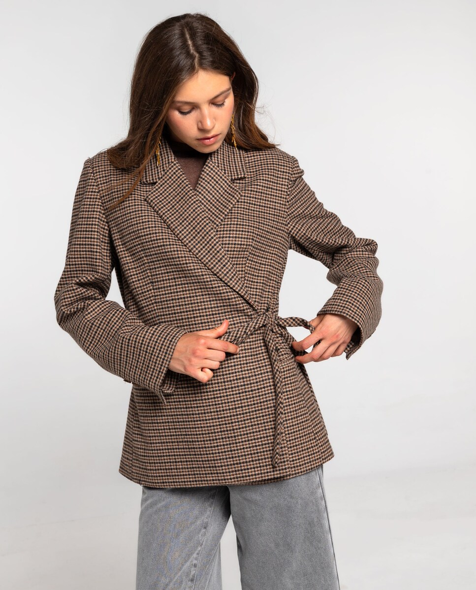 Blazer Cruzada com Lapela e Ajuste com Laçadas Castanho-1