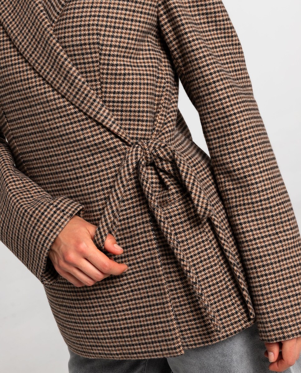 Blazer Cruzada com Lapela e Ajuste com Laçadas Castanho-3