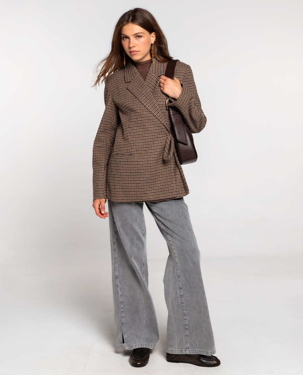 Blazer Cruzada com Lapela e Ajuste com Laçadas Castanho-4