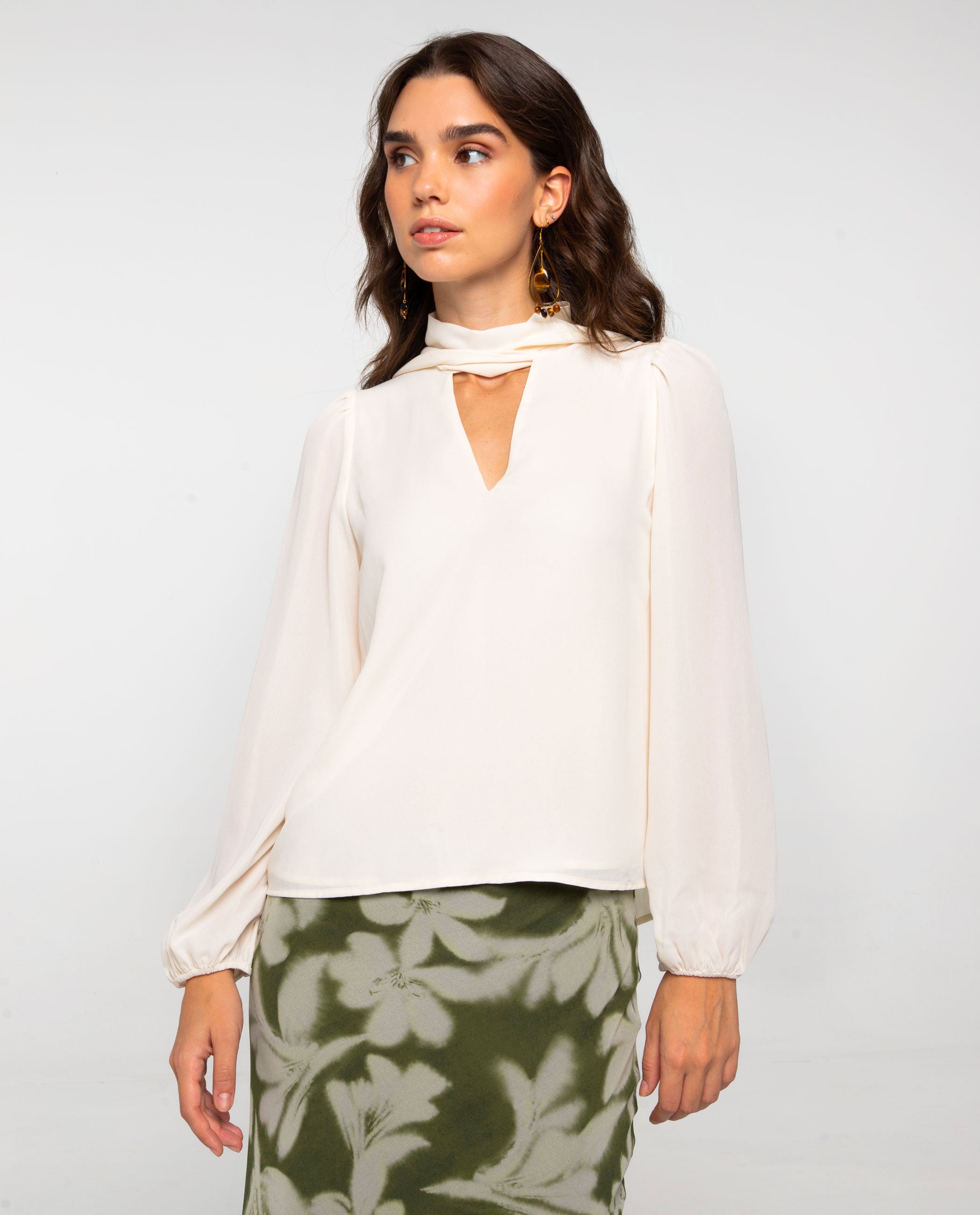 Blusa de Manga Comprida com Decote em V e Laçada Multiposições Bege-1