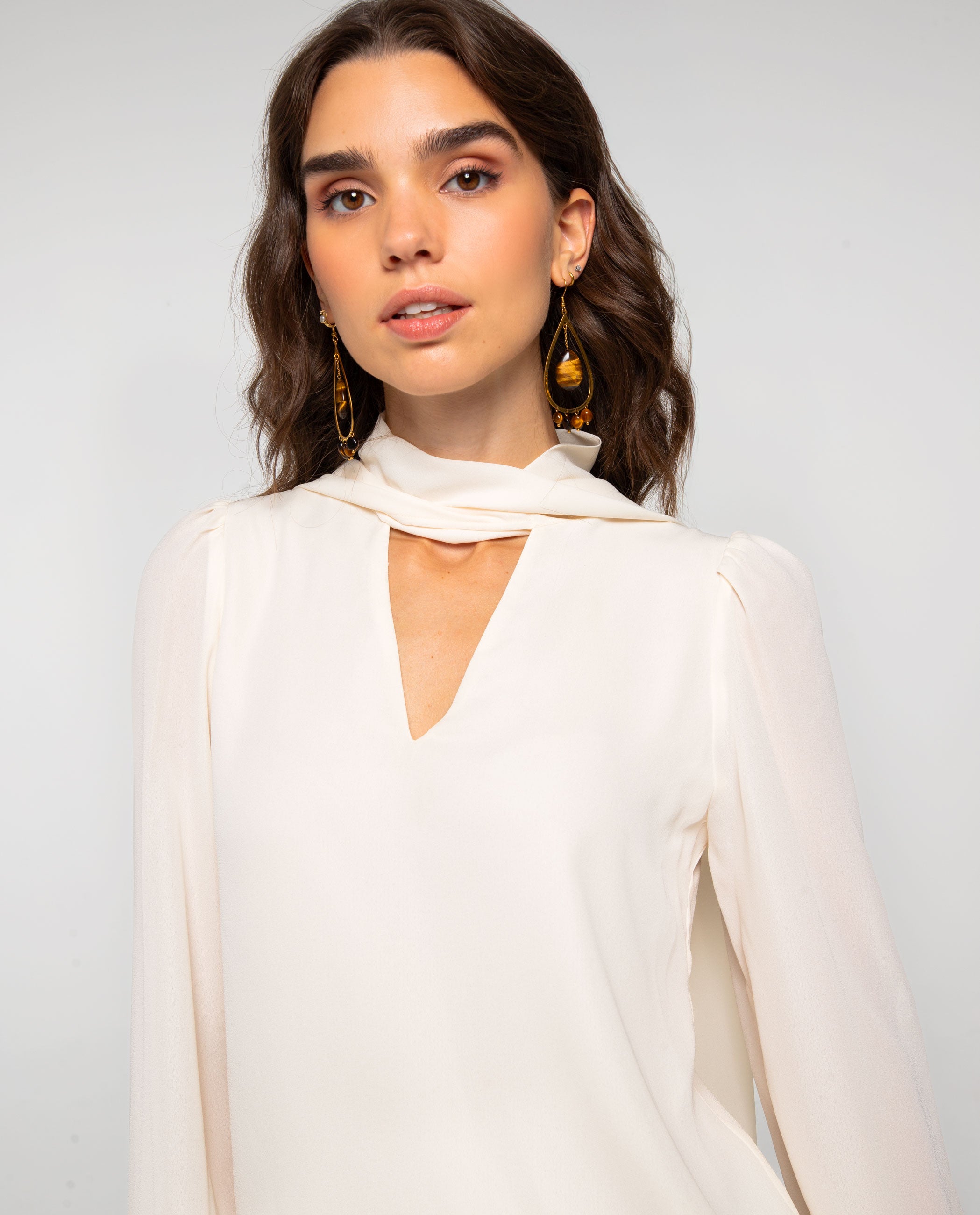 Blusa de Manga Comprida com Decote em V e Laçada Multiposições Bege-3