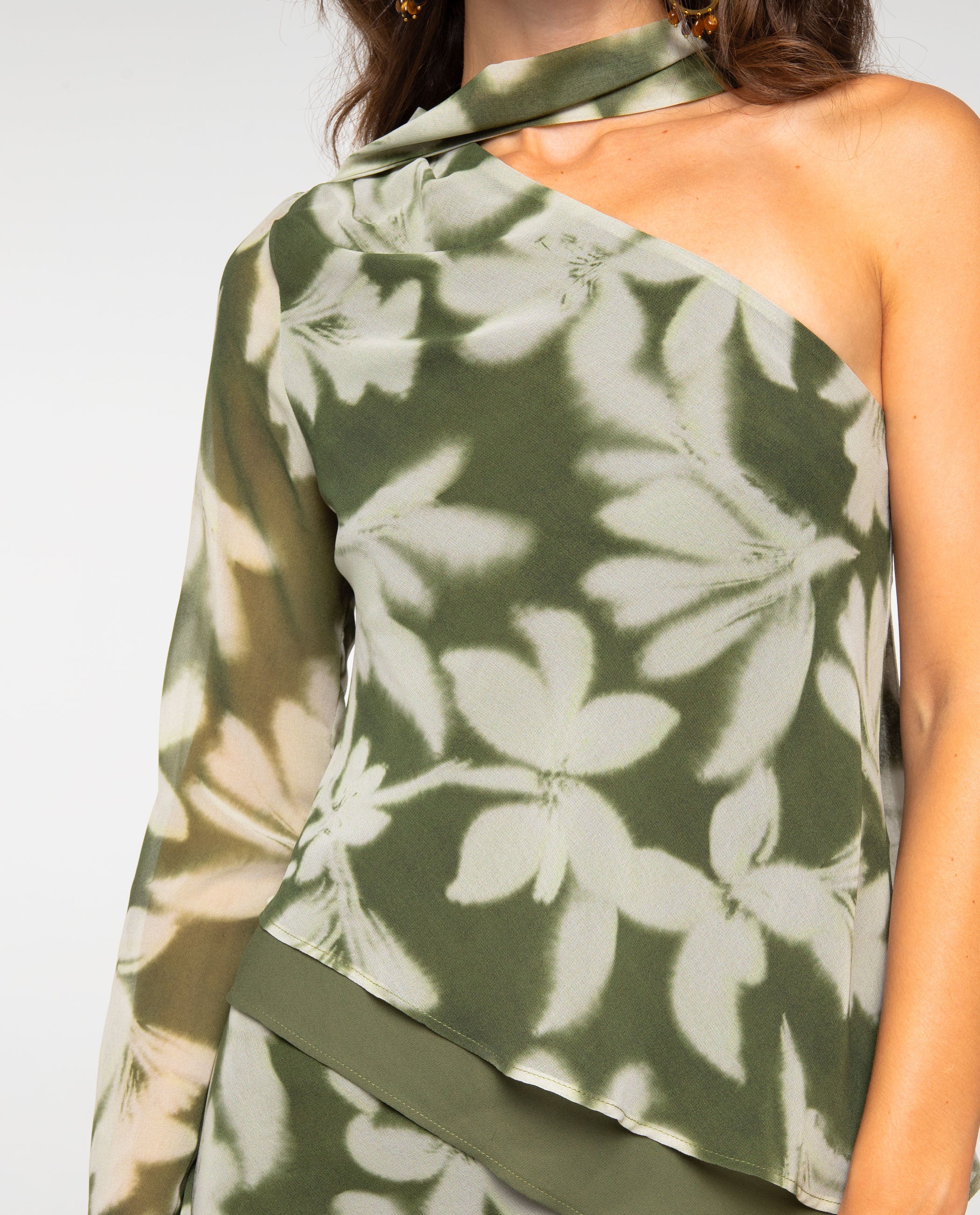 Blusa Assimétrica com Estampado de Flores Verde-3