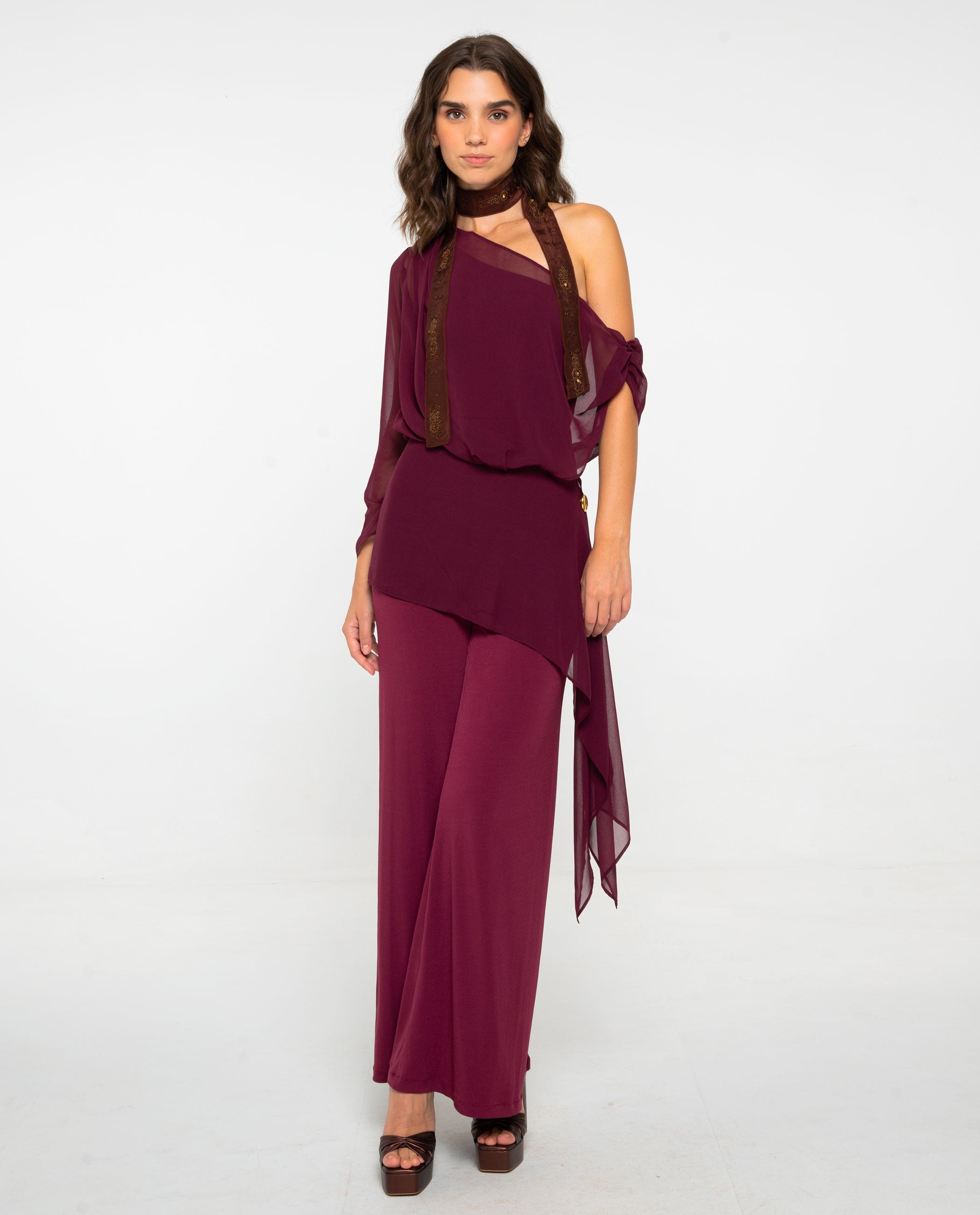 Macacão Comprido de Malha com Capa Multiposições Grená-1